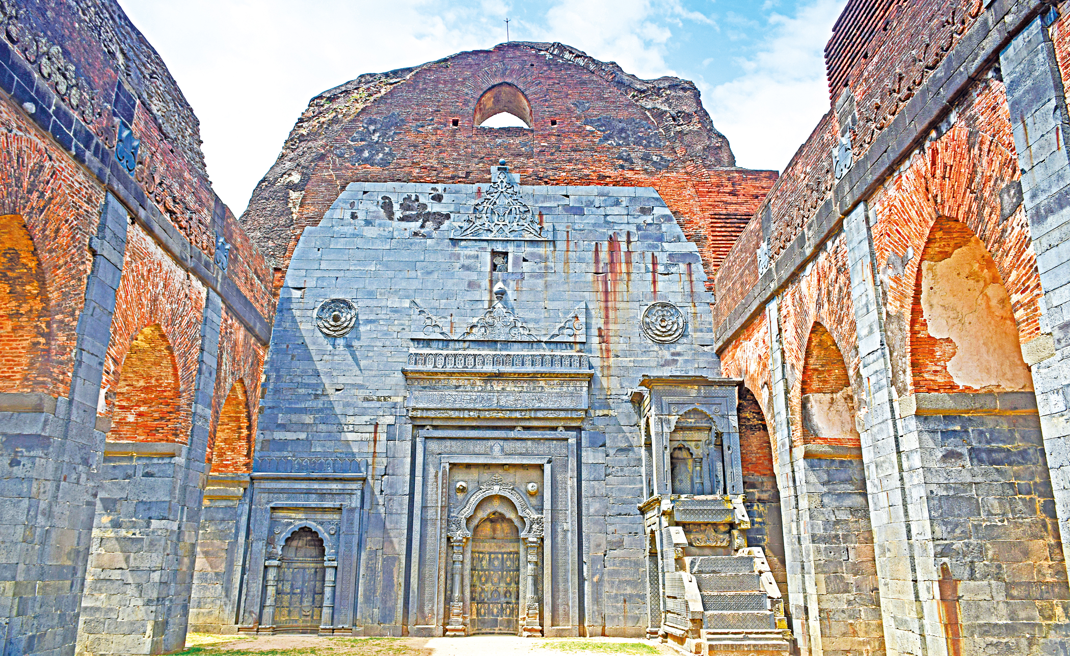 Sultanate architecture in Bengal