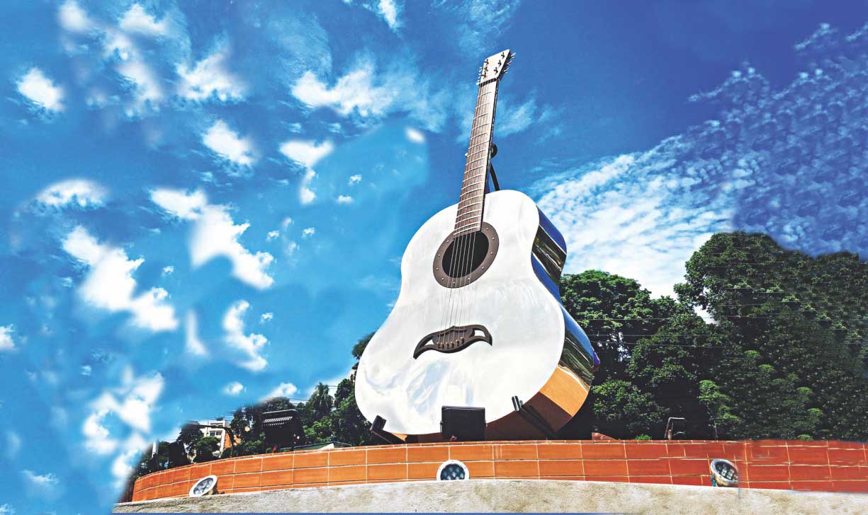 ayub_bachchus_rupali_guitar_3.jpg