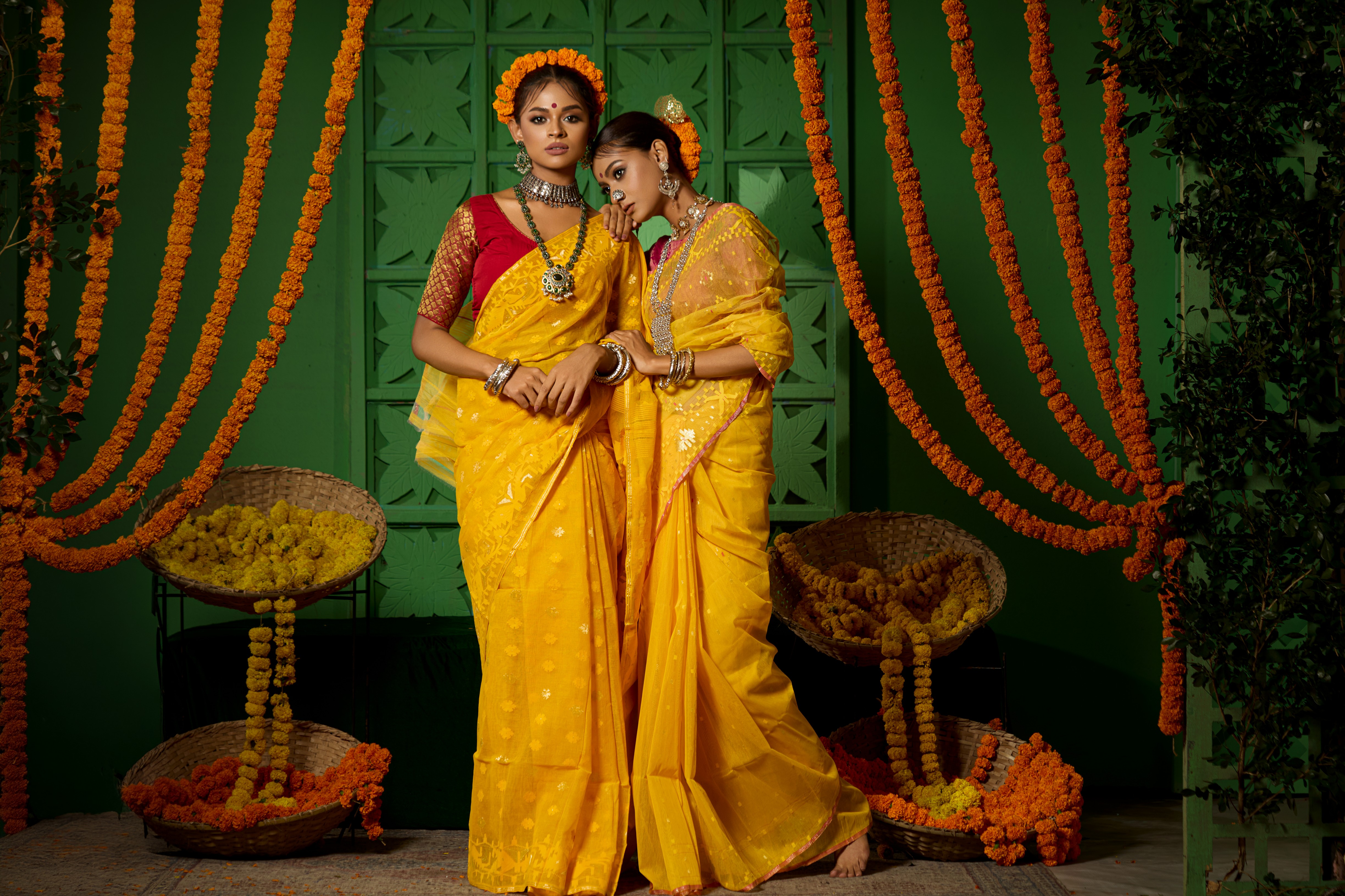 Holud Shondha: Keeping it simple amidst wedding chaos