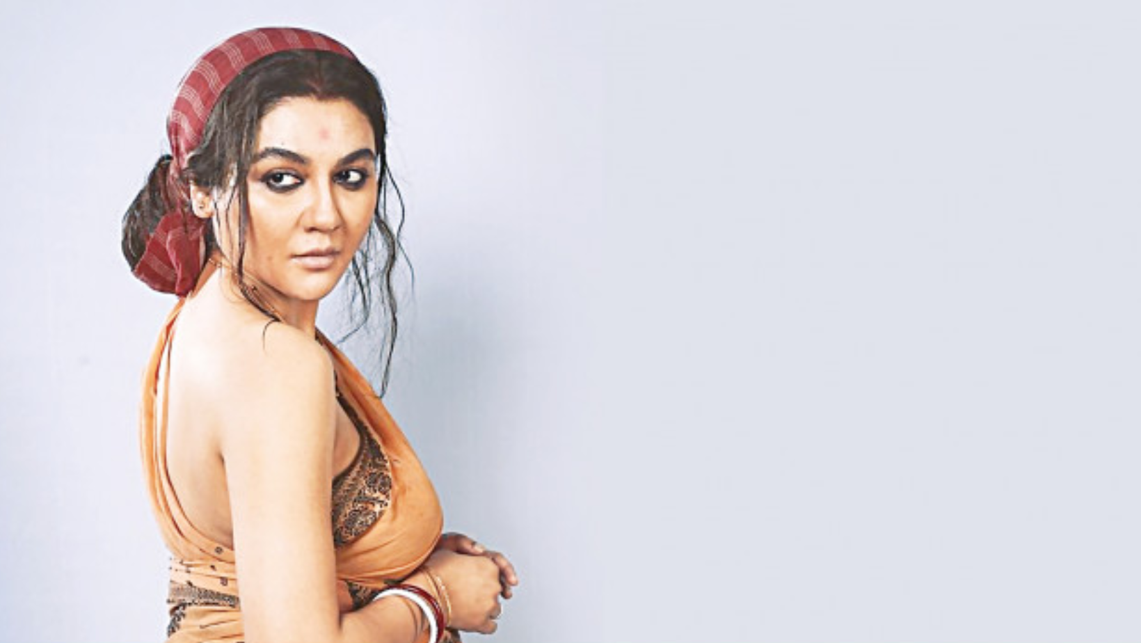 Jaya Ahsan starrer ‘Putulnacher Itikatha’ to compete at Rotterdam film festival .png