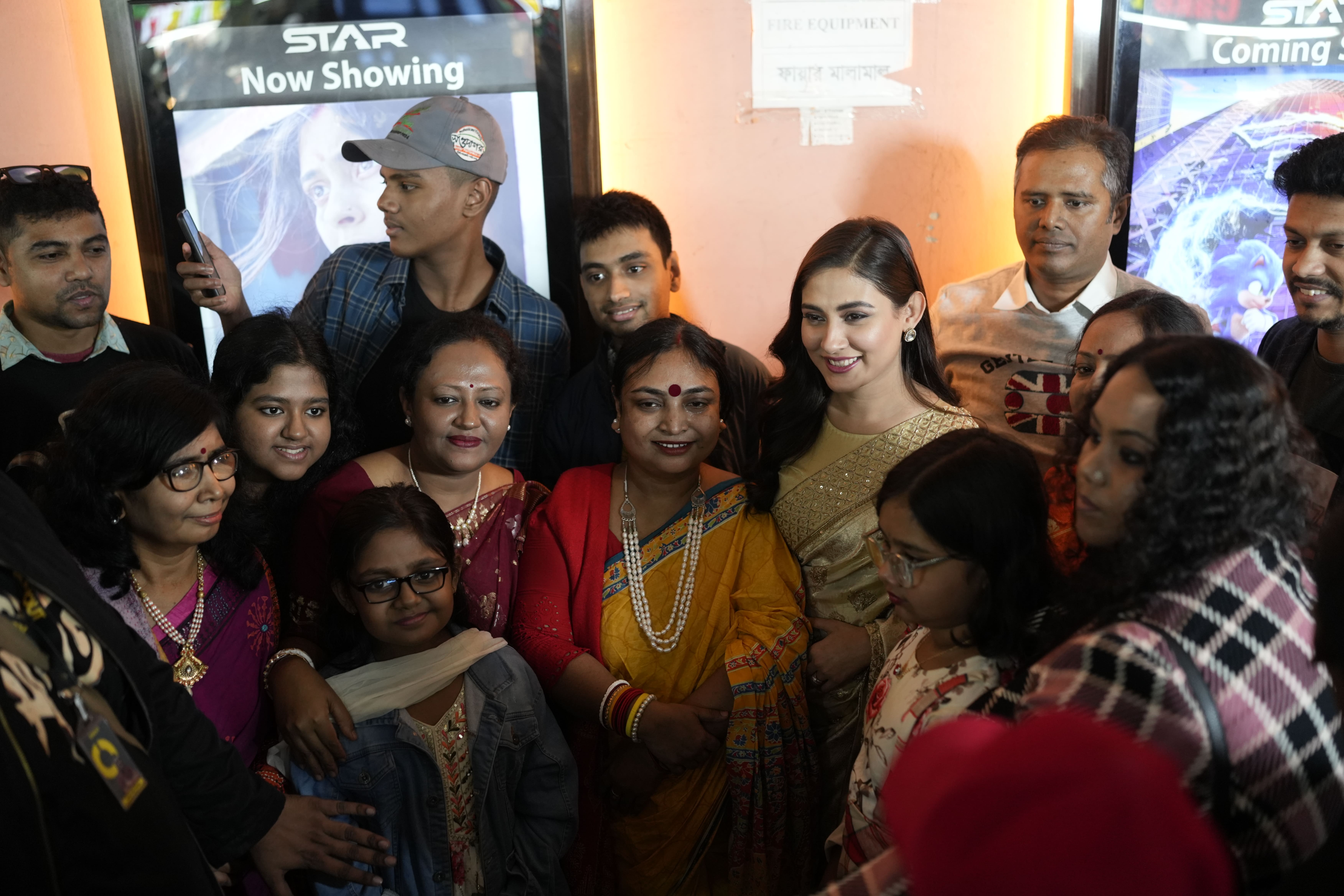 ‘Priyo Maloti’ receives standing ovation at first local screening