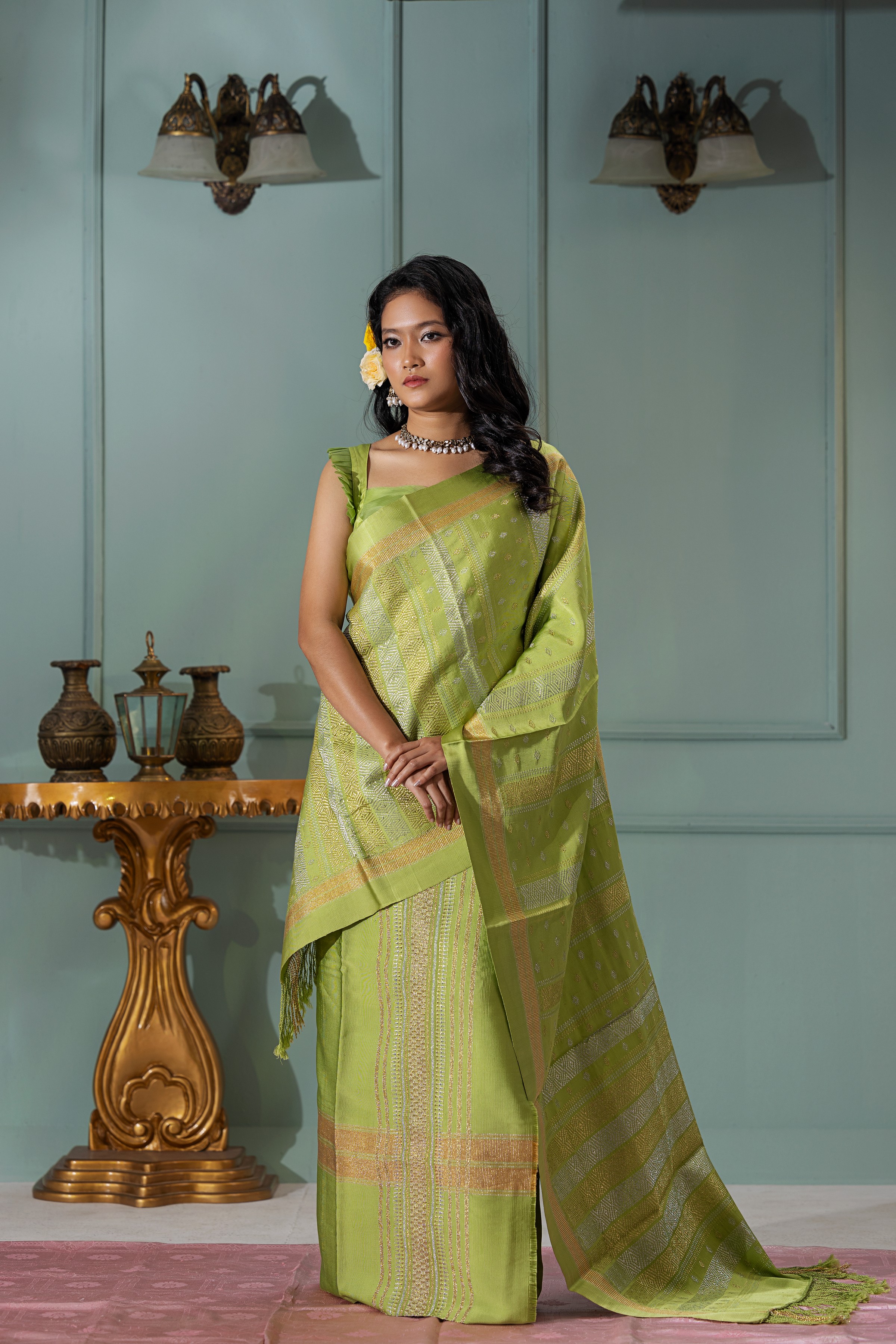 Why wear Pinon hadi? Because vintage is the new black!