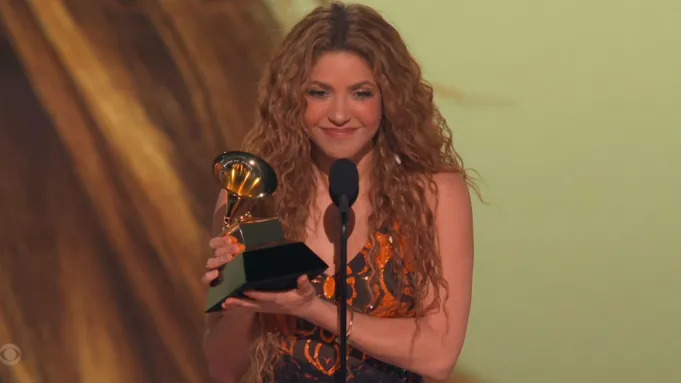 shakira_wins_grammy.jpg