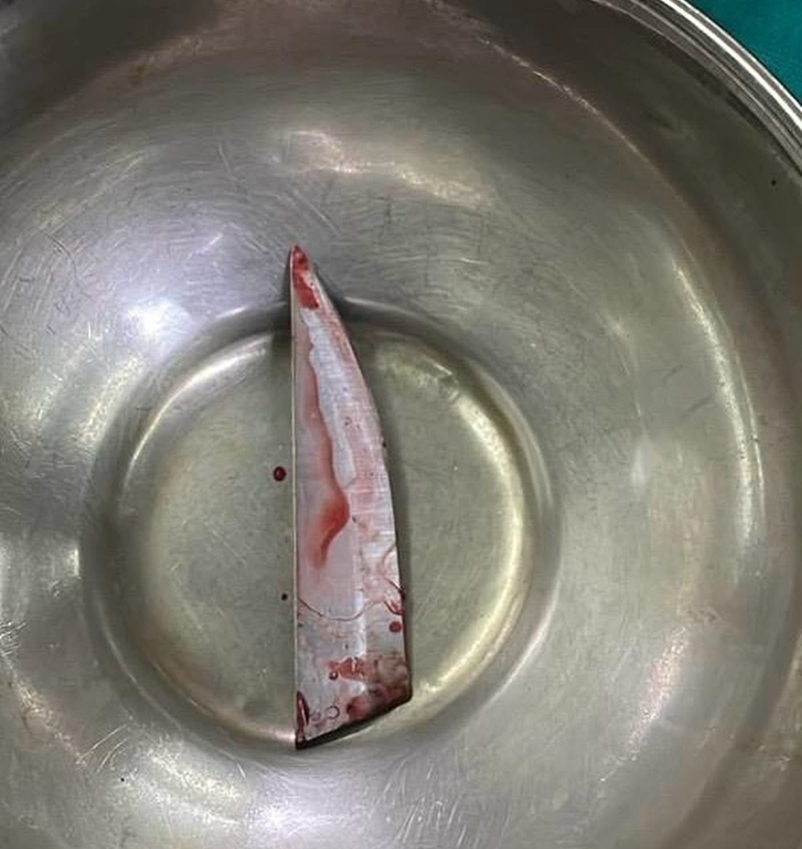 saif-ali-khan-knife.jpeg