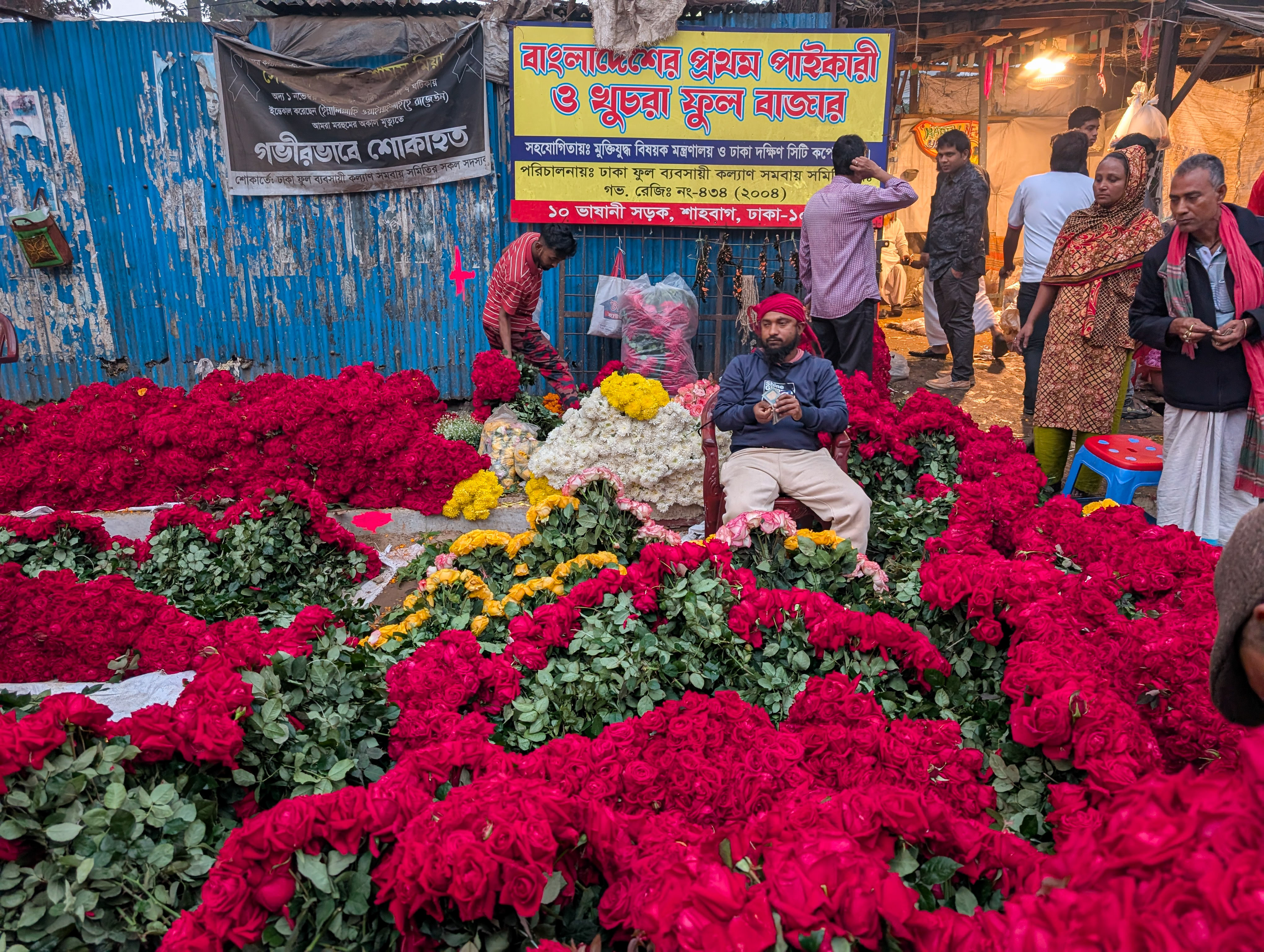 Valentine’s and Falgun shifts Dhaka's flower markets into overdrive before the city wakes