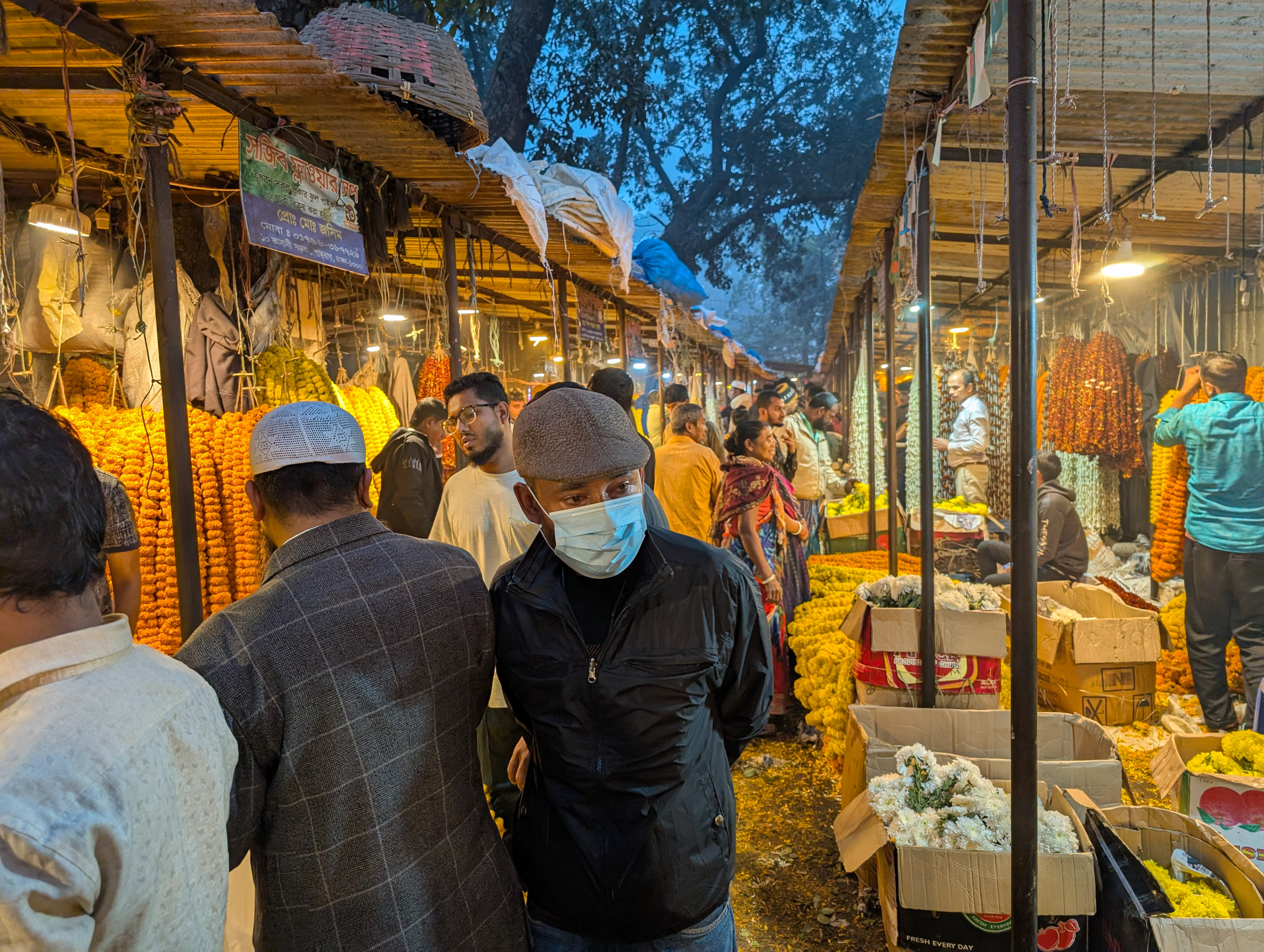 Valentine’s and Falgun shifts Dhaka's flower markets into overdrive before the city wakes