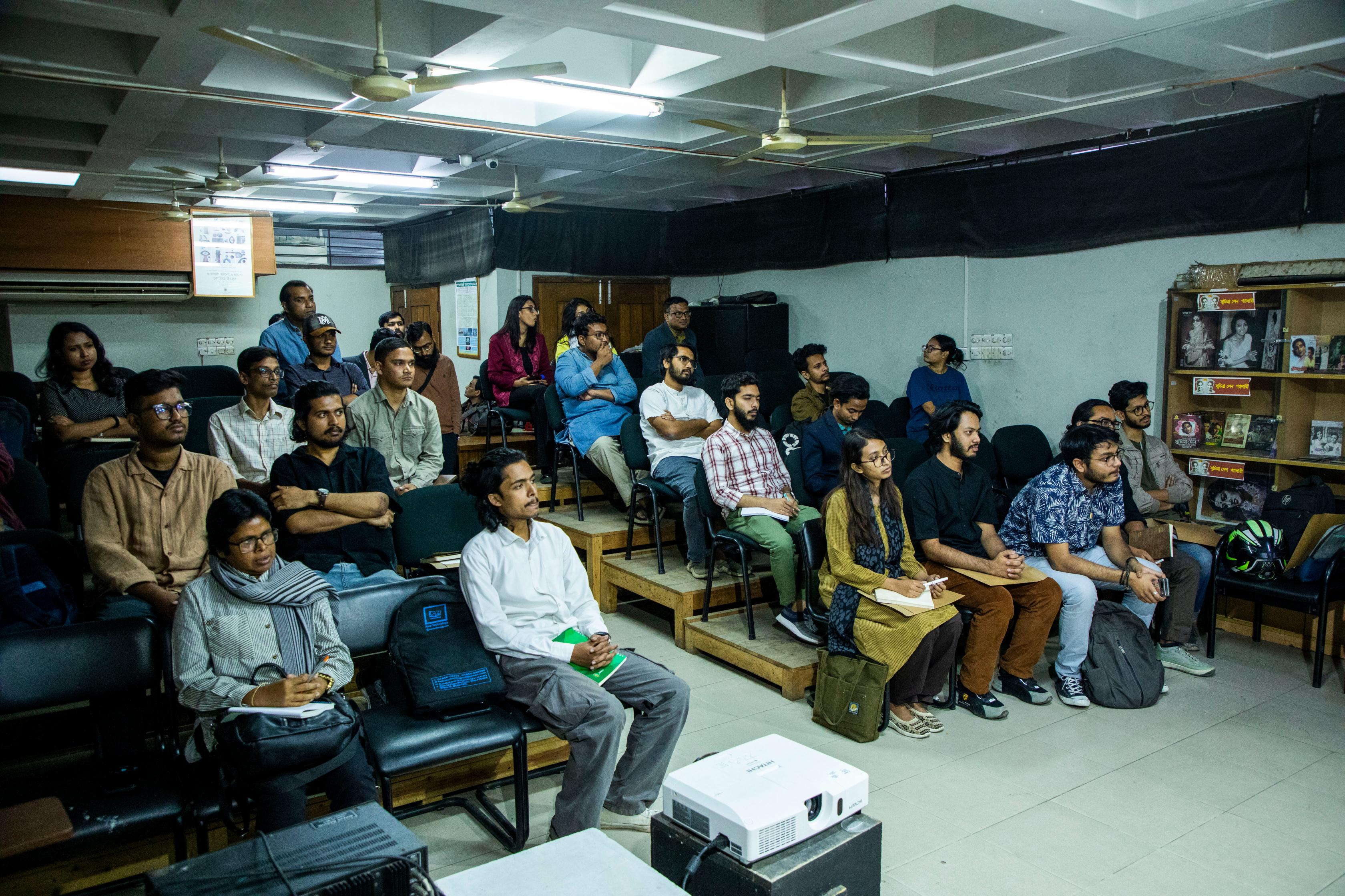 Decentralising filmmaking: ‘Monsoon Revolution Film Production Workshop’ hosts Dhaka event.jpg
