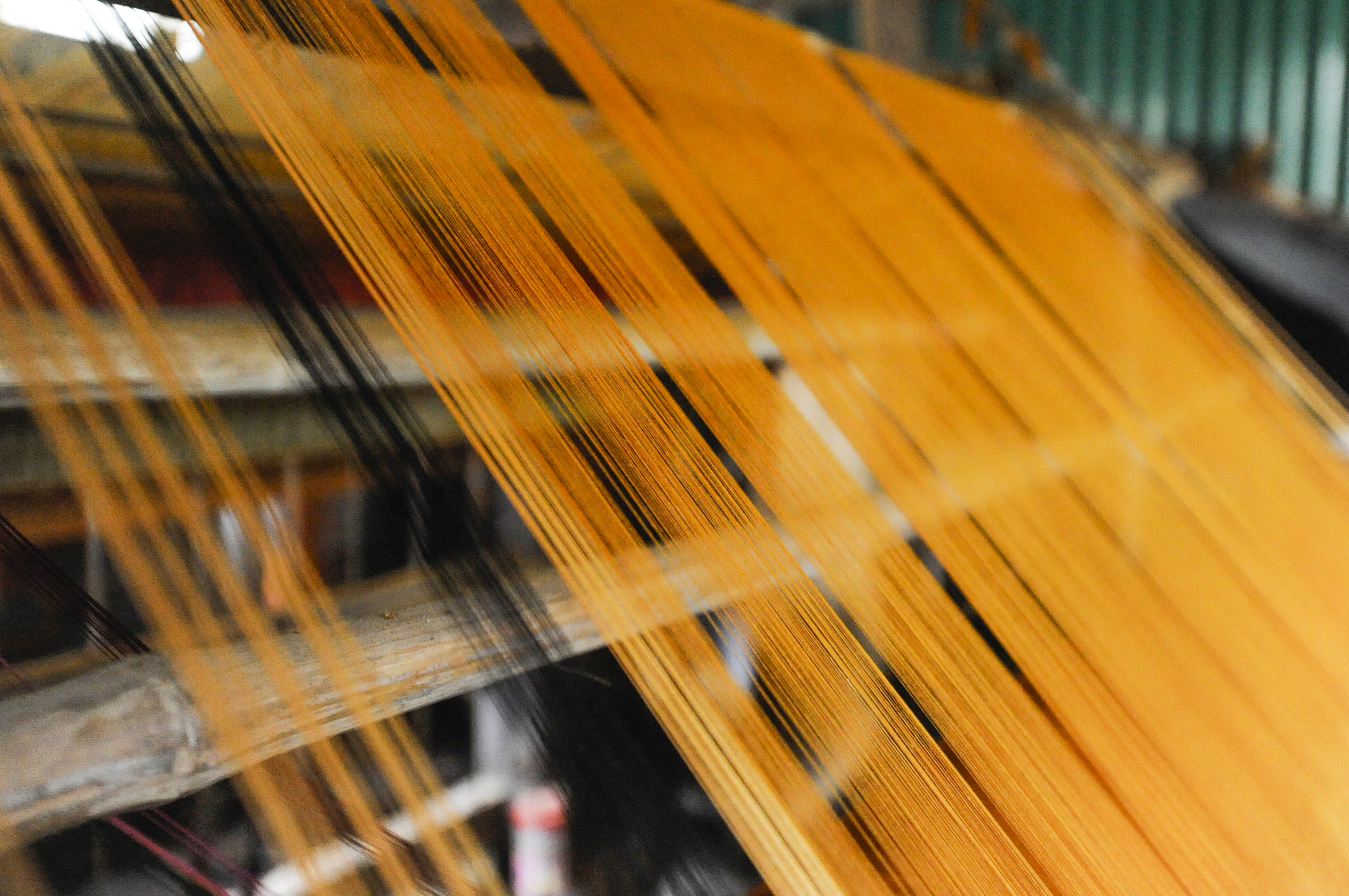 Tangail handloom weavers earn only Tk 200 daily! Will the industry survive?