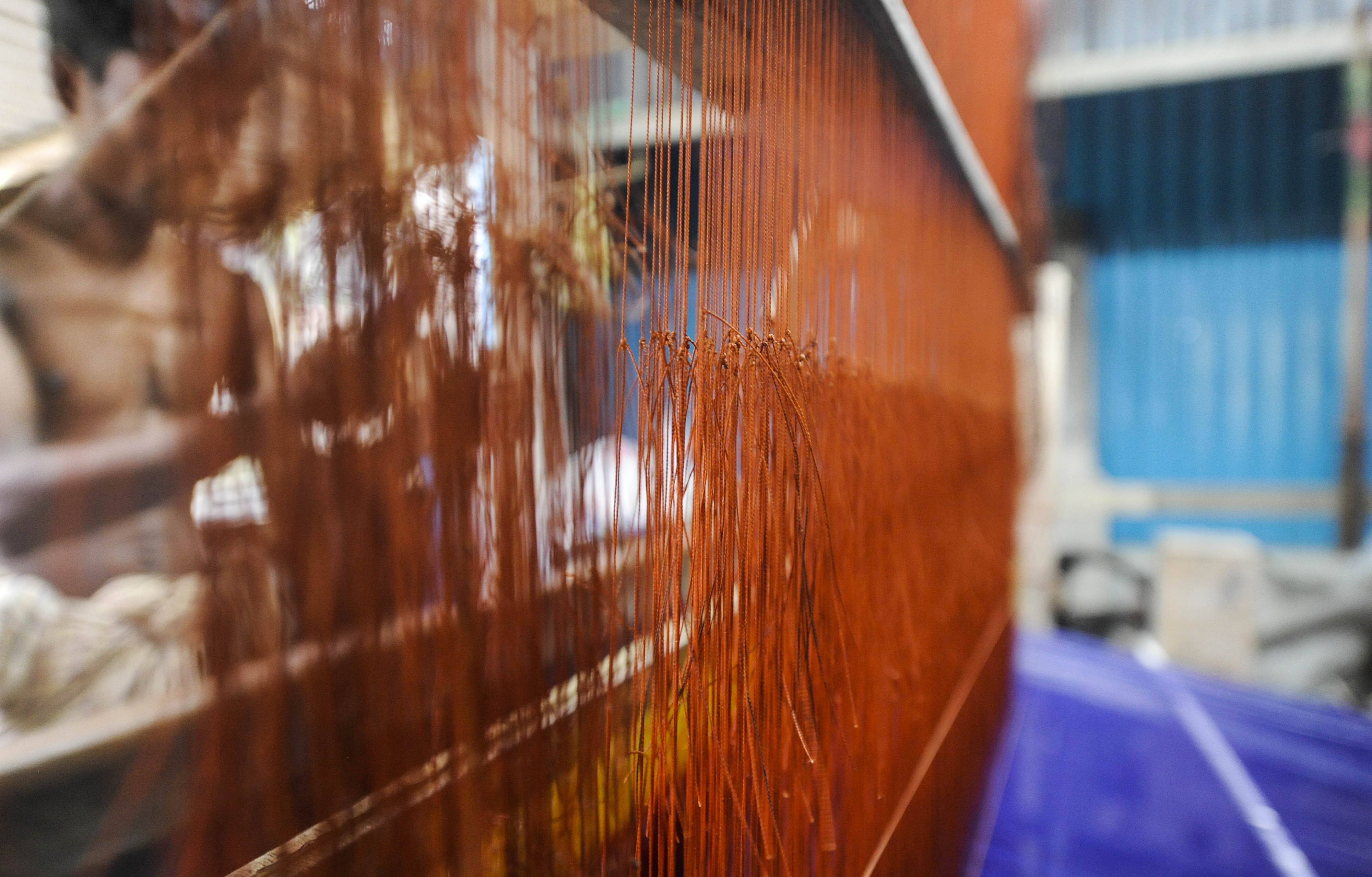 Tangail handloom weavers earn only Tk 200 daily! Will the industry survive?