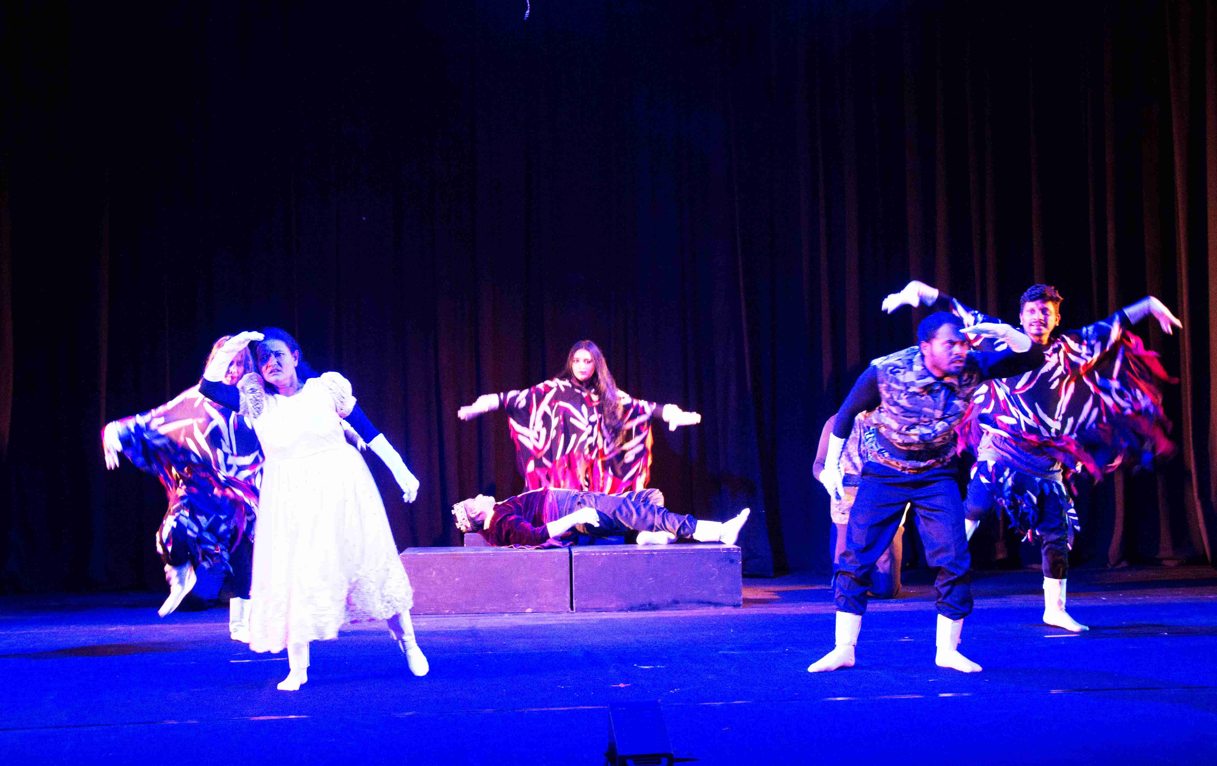 picture_from_swapnadal_bangladesh_production_mimidrama_macbeth-2.jpg
