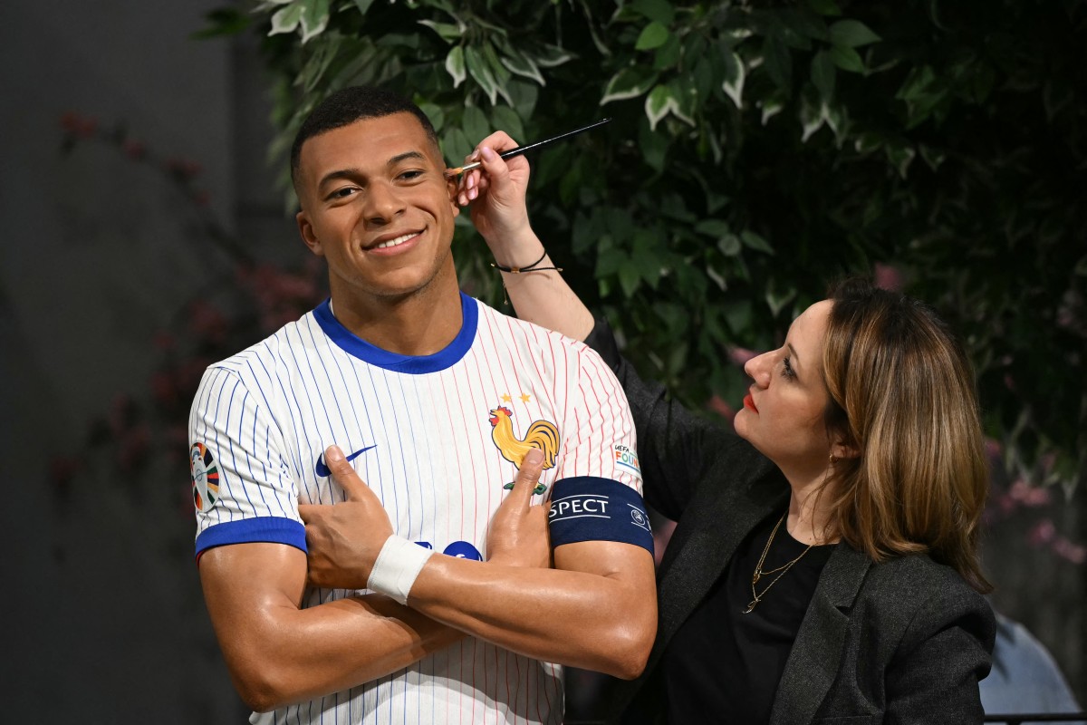 afp_20250403_392e2pg_v2_preview_britainfrancecelebrityfblmbappe.jpg