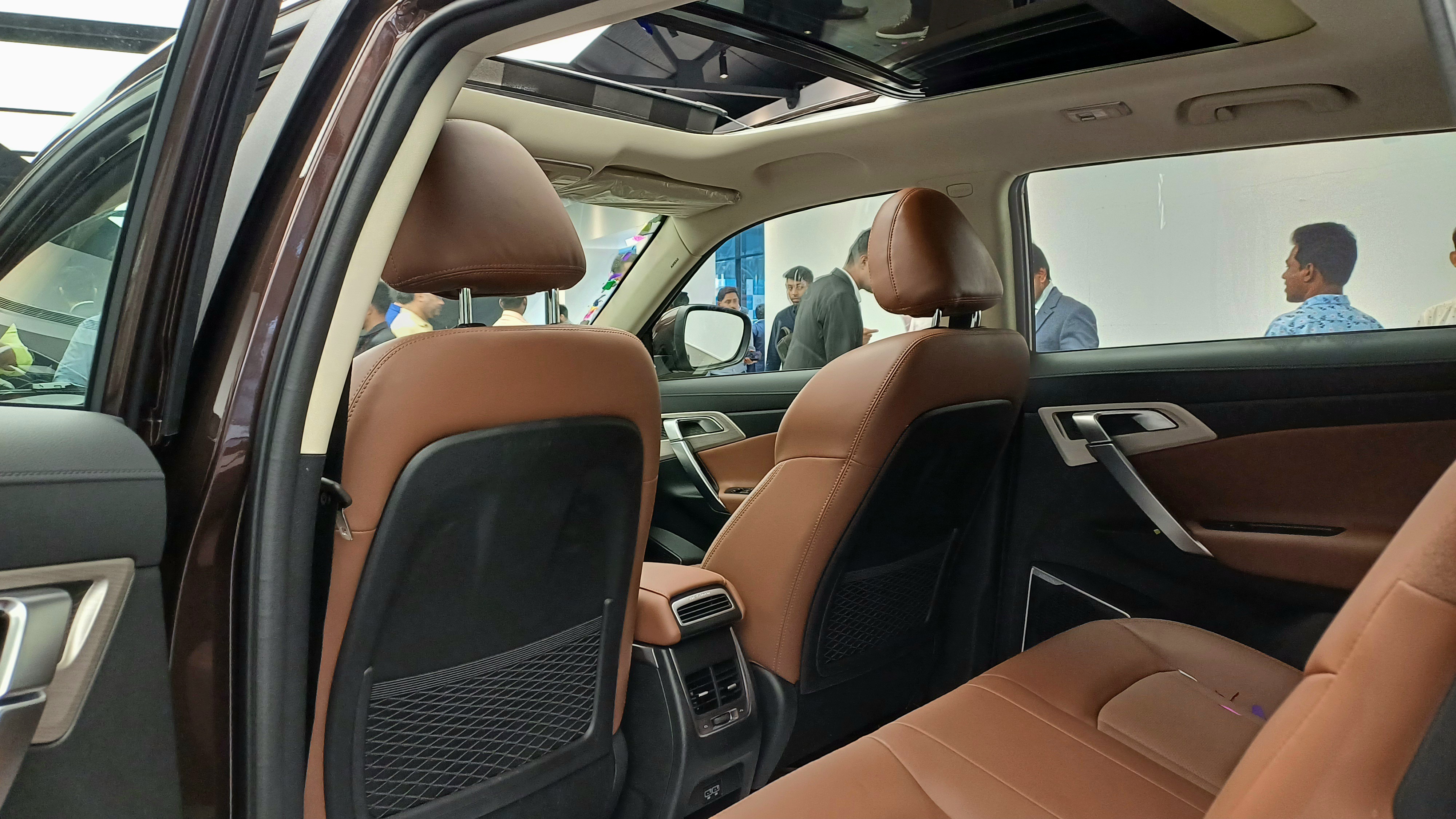 proton_x70_inside.jpg