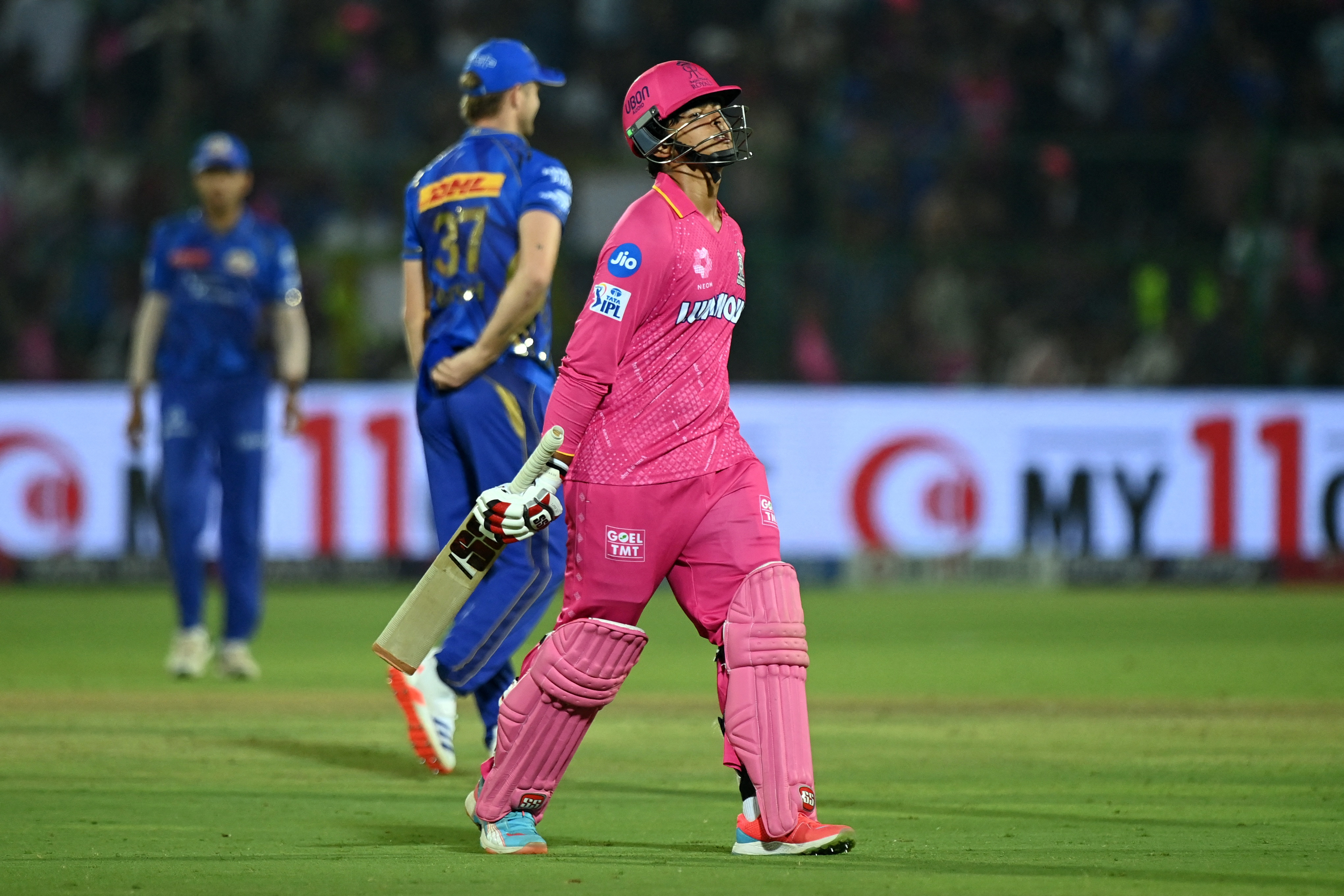 2025-05-01t161312z_956649358_up1el51191y51_rtrmadp_3_cricket-ipl-rr-mi.jpg