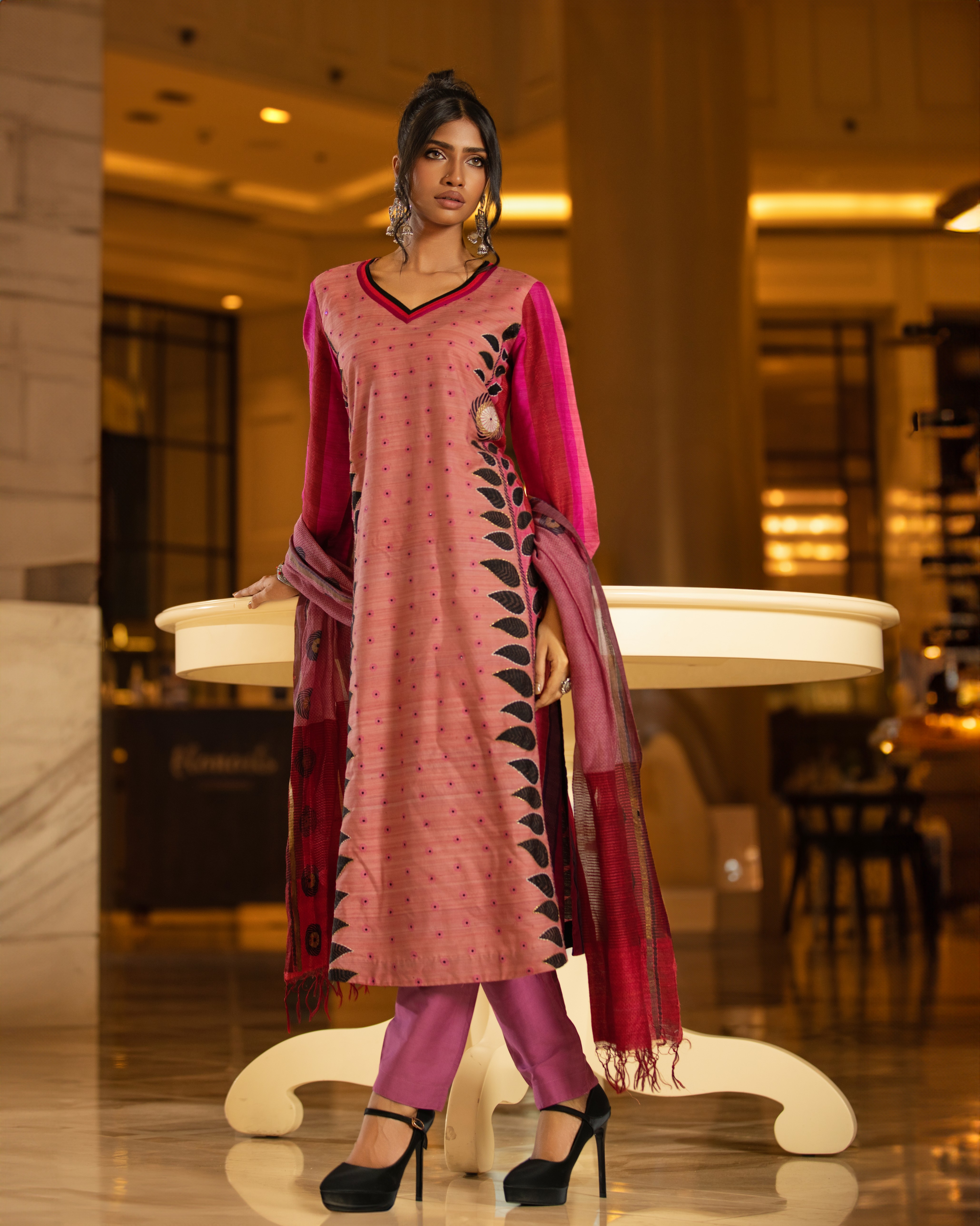 Light fabrics, bold prints: Summer 2025 fashion trends