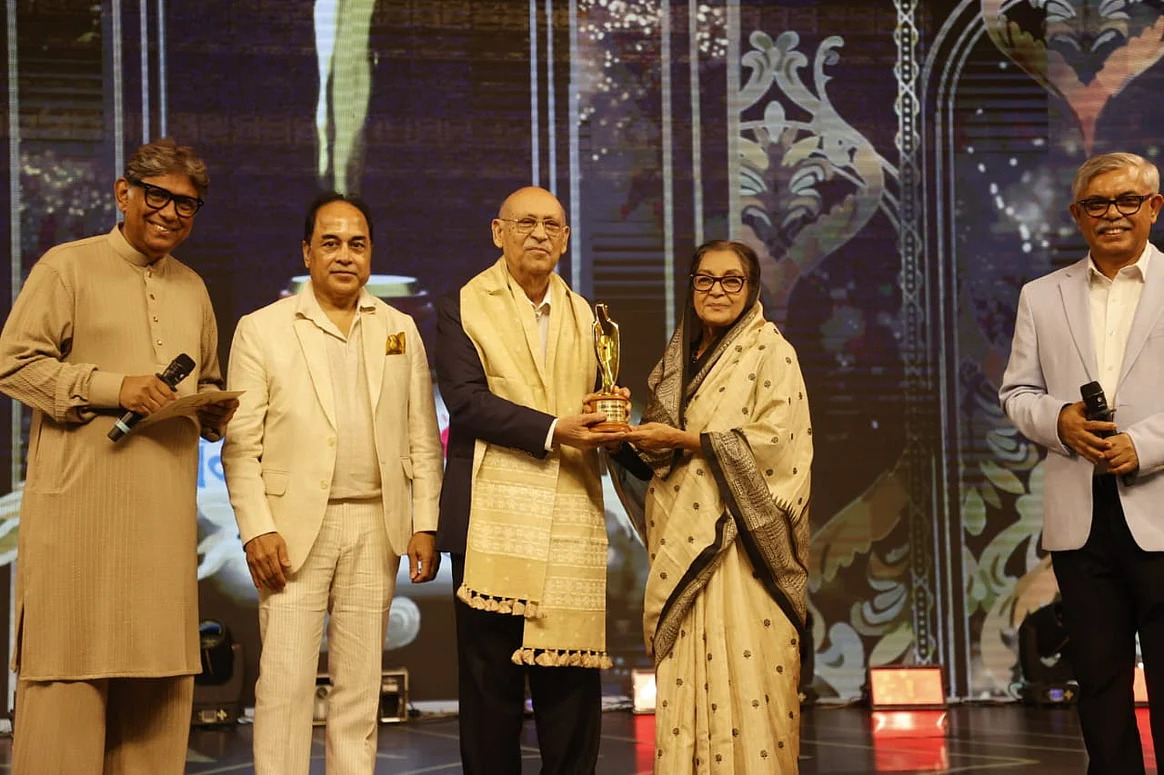Abul Hayat honoured with Meril-Prothom Alo Lifetime Achievement award