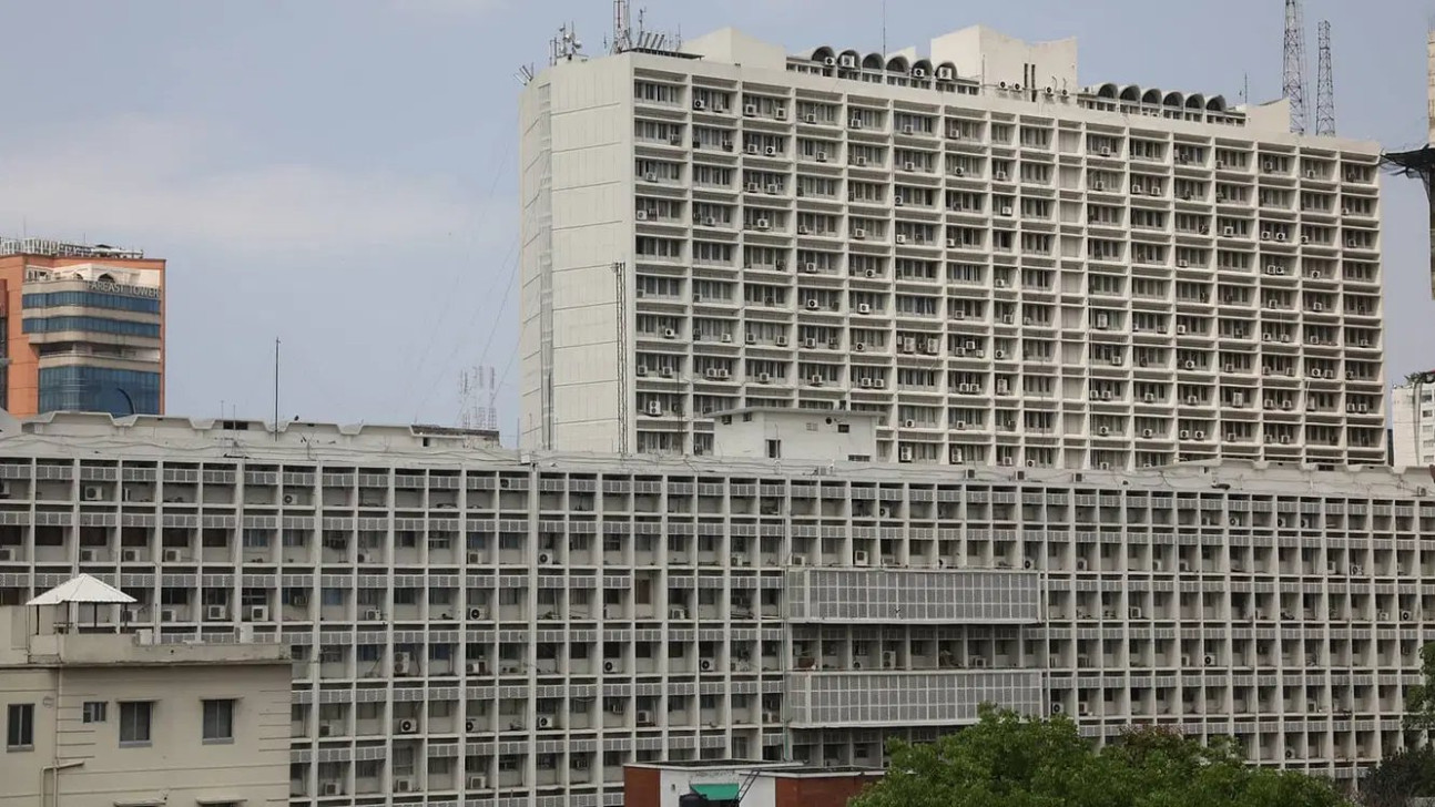 Retired officials’ promotions plunged civil service into crisis