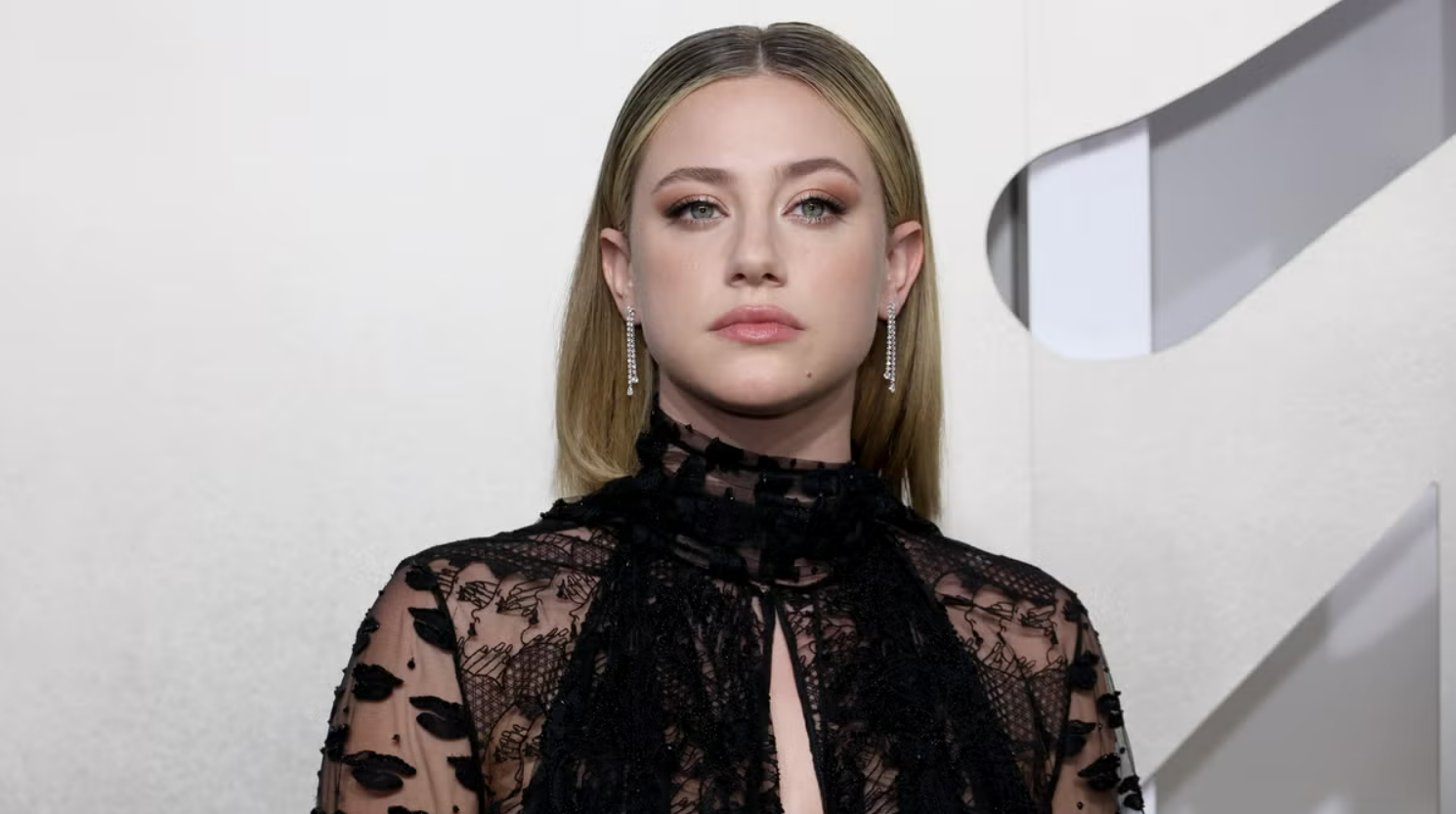 Lili Reinhart to star in and produce film adaptation of ‘The Love Hypothesis’