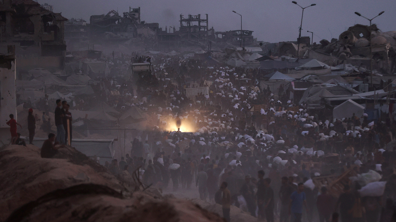 Gaza seen from above: debris and darkness
