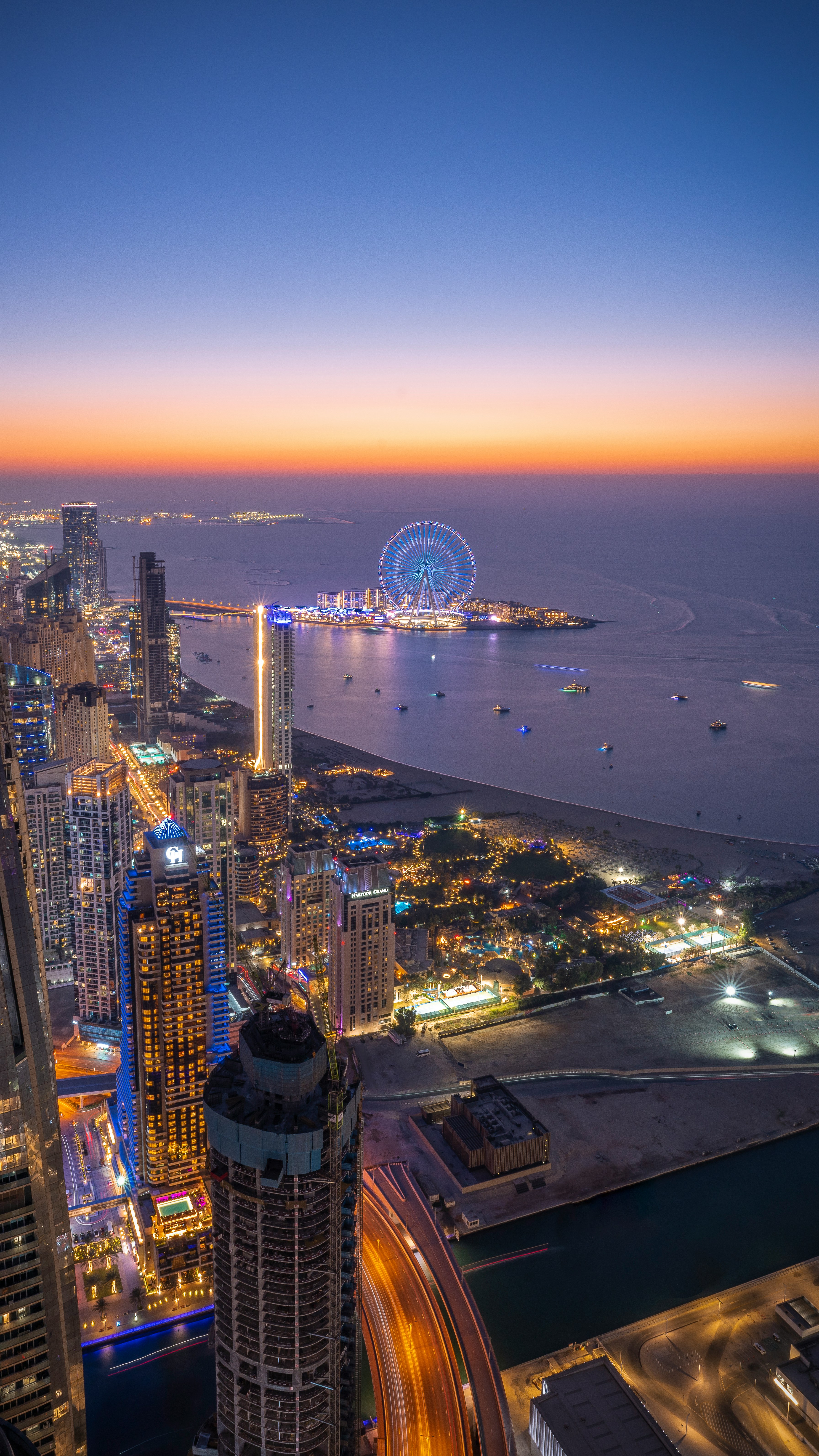 Enjoy Dubai on a budget without missing the magic           lloyd-alozie-xbejhly3oqm-unsplash.jpg