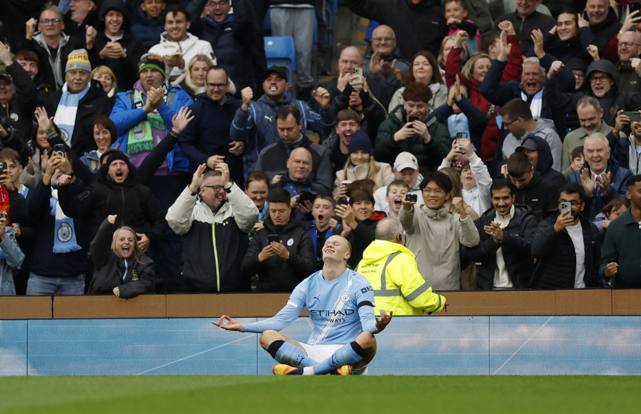Man City and Haaland clobber United 3-0 in Manchester derby