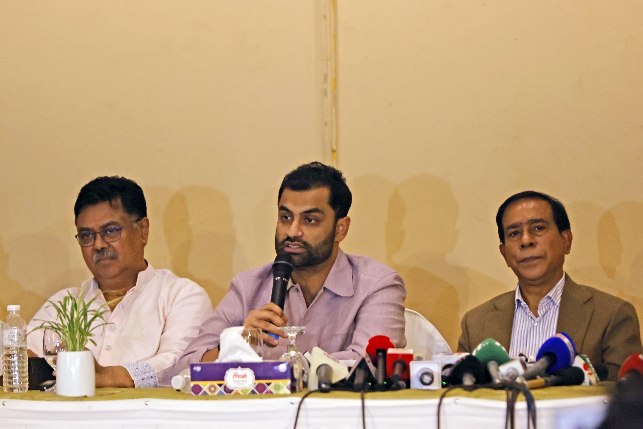 Clubs divided along election lines in boycott move