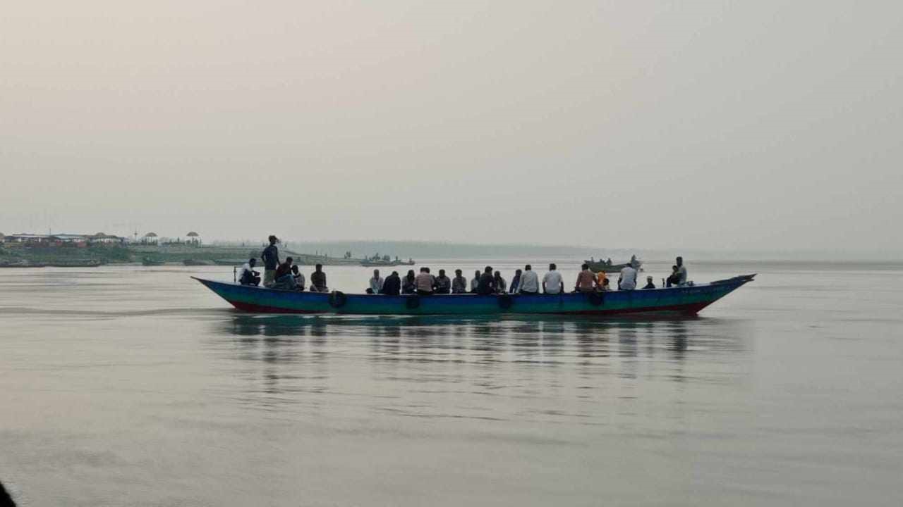 Jamuna swelling up rapidly threatening flash floods in Sirajganj