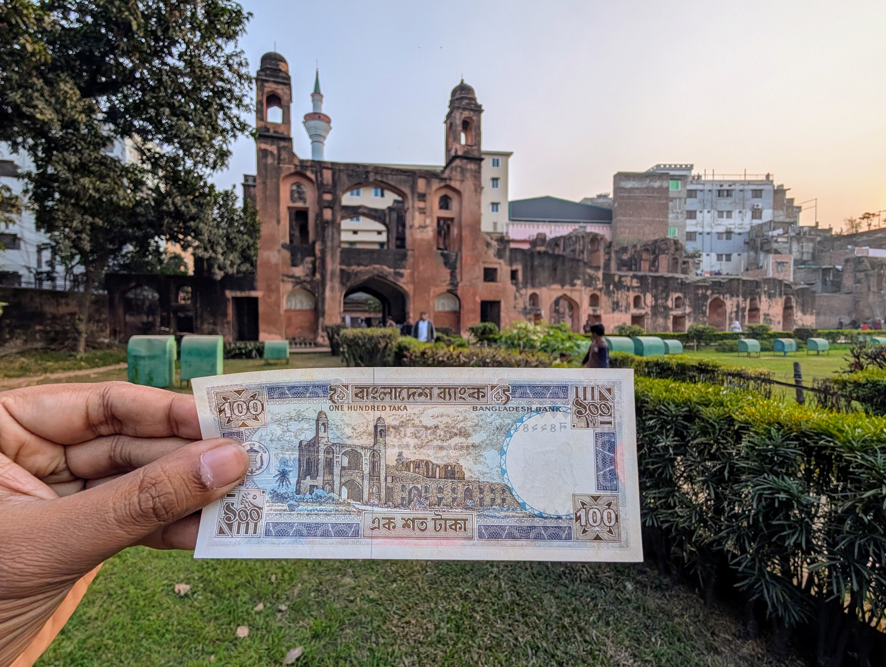 My Dhaka Dhakas landmarks on banknotes Canvases of history and heritage_6c0b.jpg