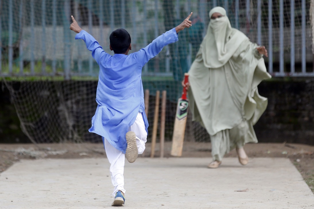 mother_love_for_cricket_1.jpg