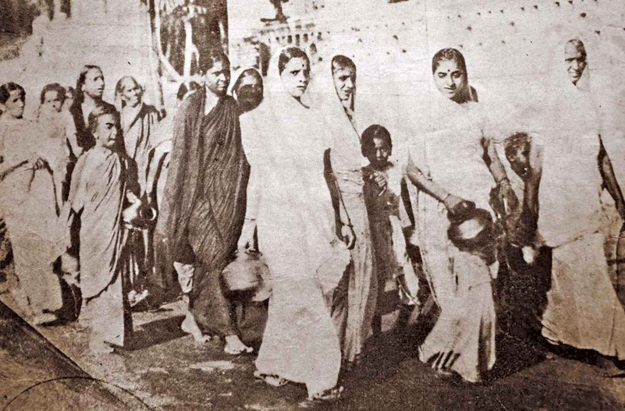 gandhis-salt-march1.jpg