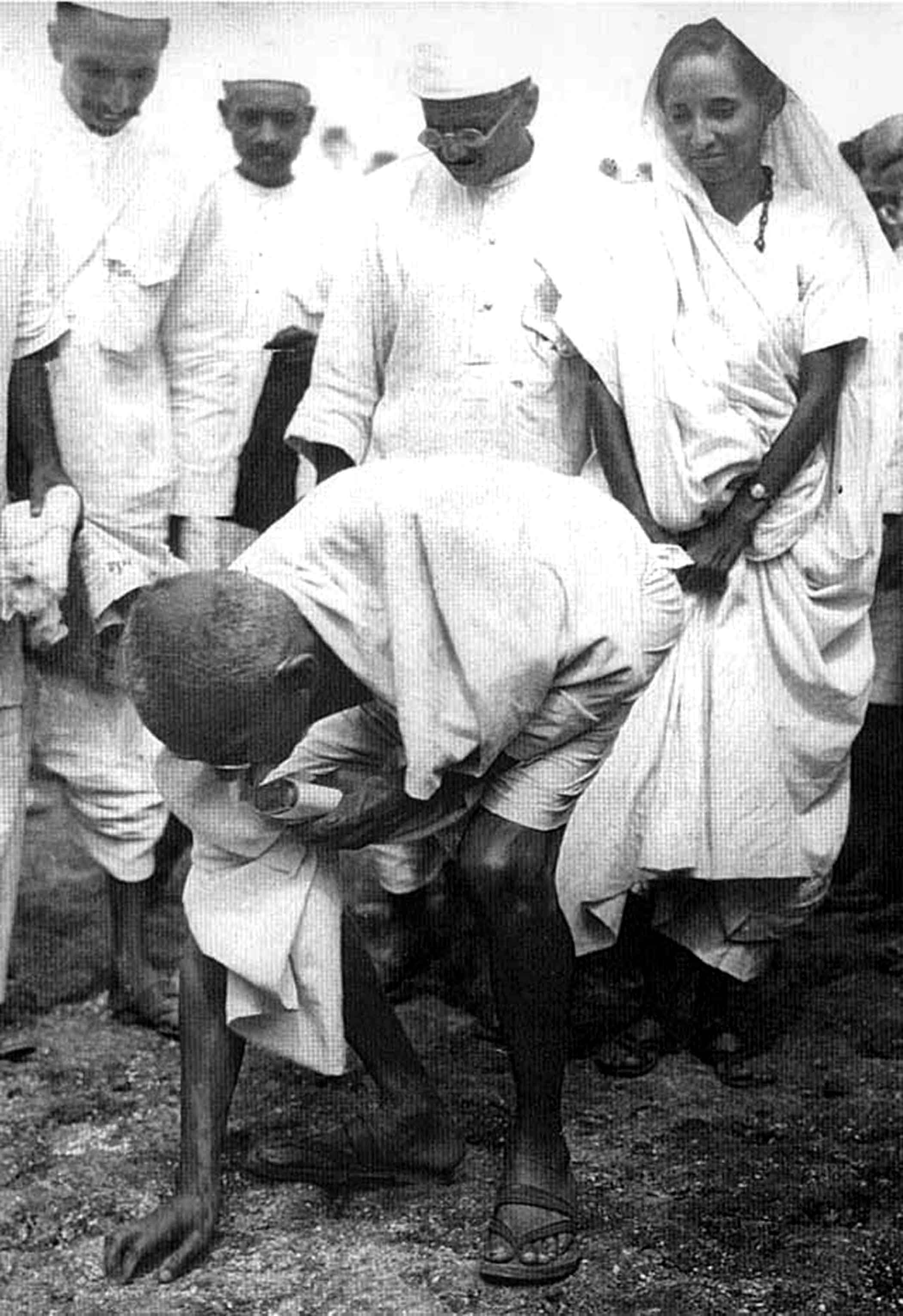 gandhis-salt-march4.jpg