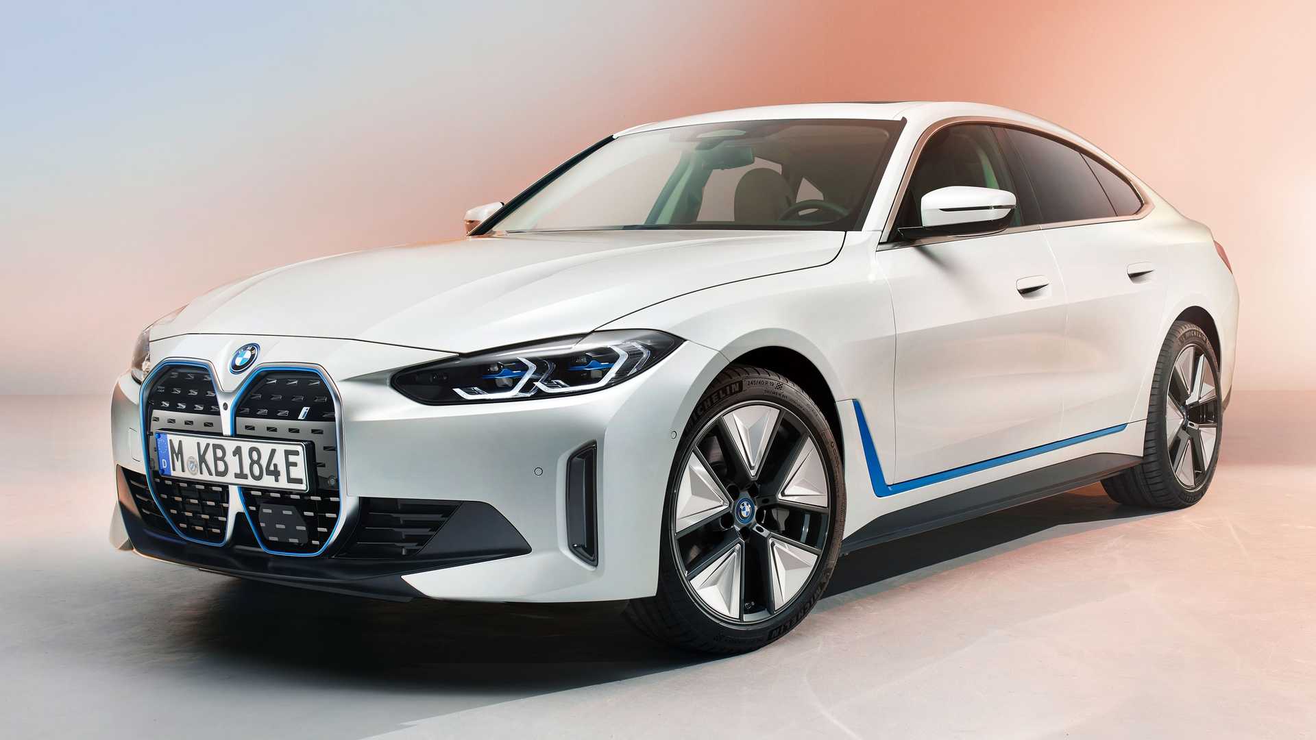 2022-bmw-i4_1.jpg
