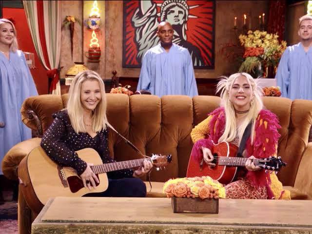 lisa_kudrow_and_lady_gaga.jpg