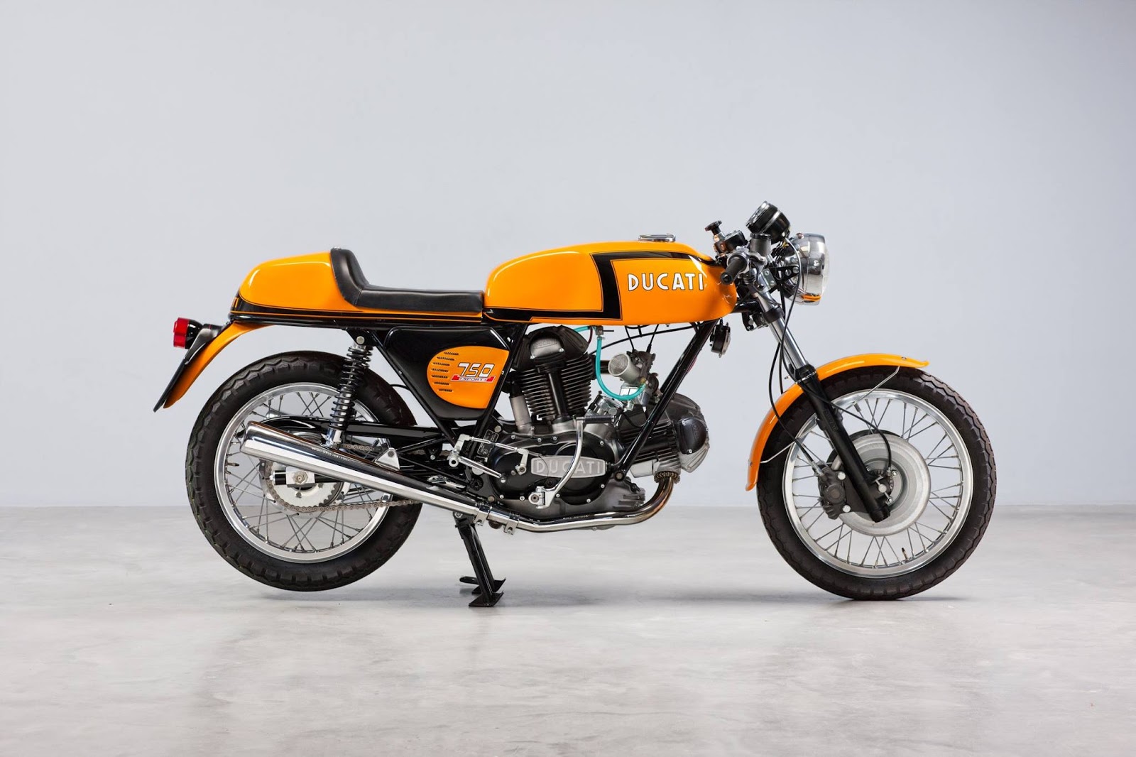 4_ducati_750_sport.jpg