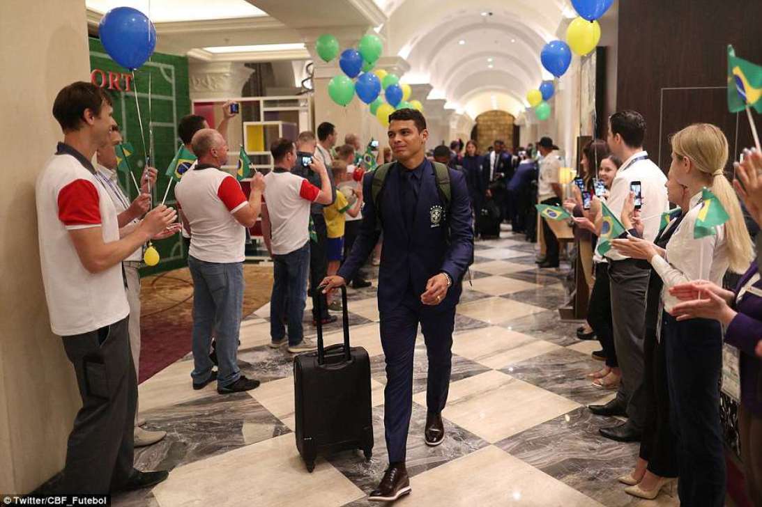 4d20b67000000578-5828835-thiago_silva_is-a-63_1528702802840.jpg