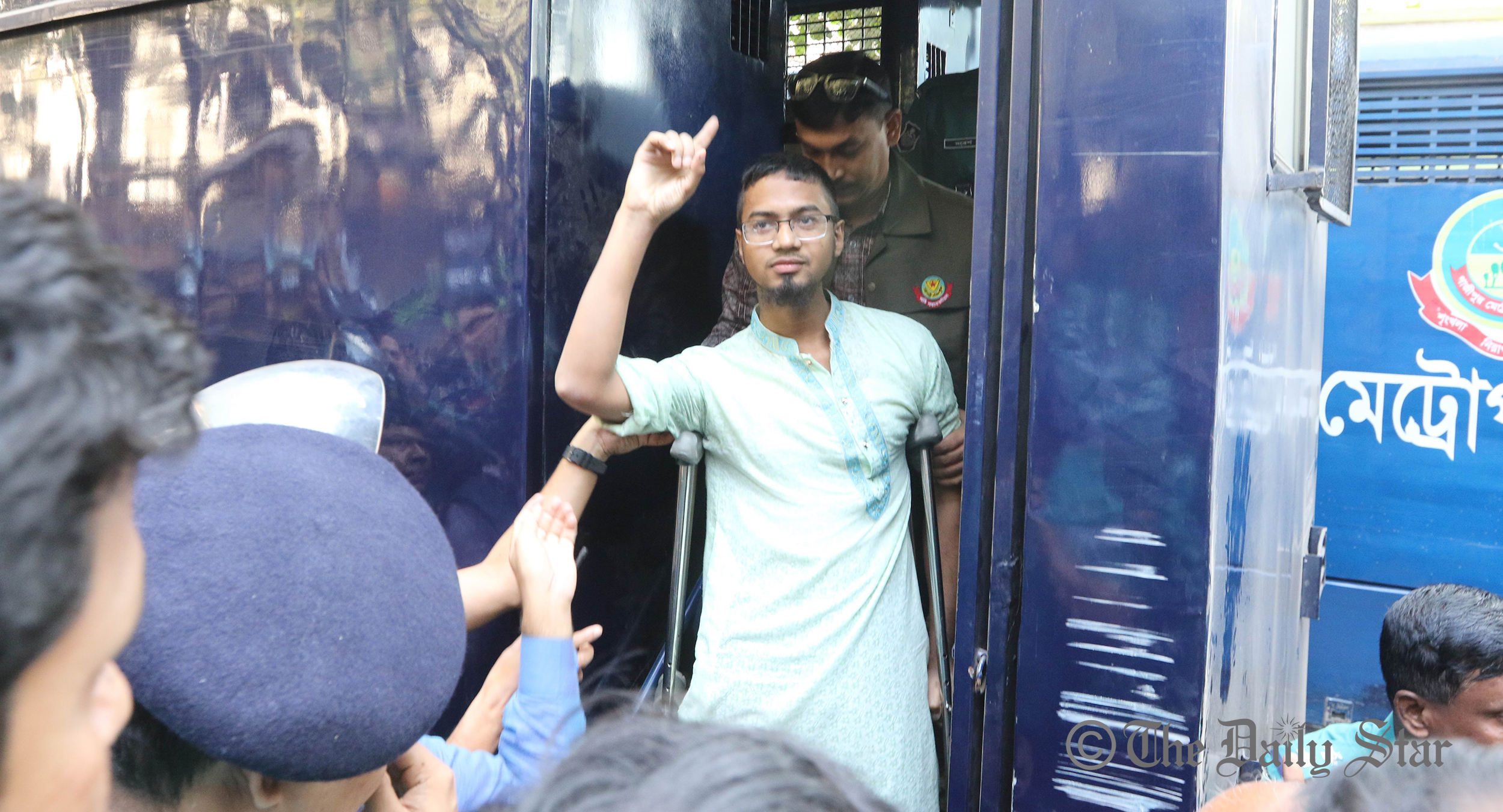 a_convict_points_toward_the_crowd_during_the_verdict_in_the_holey_artisan_cafe_attack_case._photo-anisur_rahmanstar.jpg