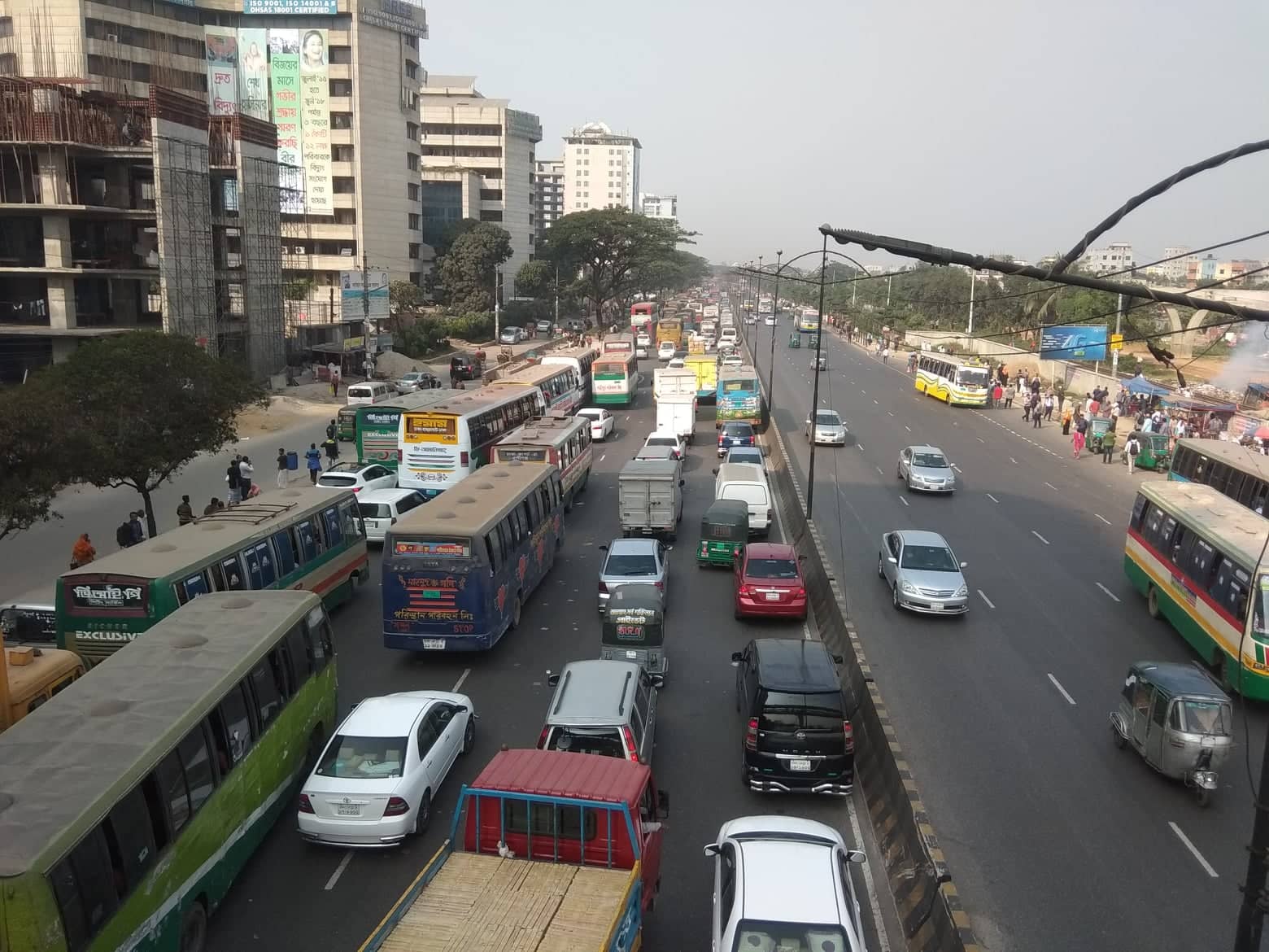 airport-road-jam-clash-smollah_1.jpg