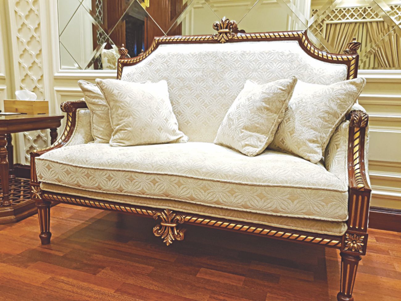 altzari_furniture