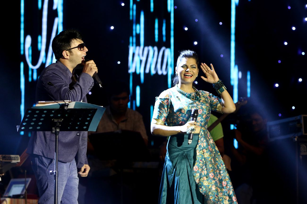 Atif, Akriti enthrall Dhaka
