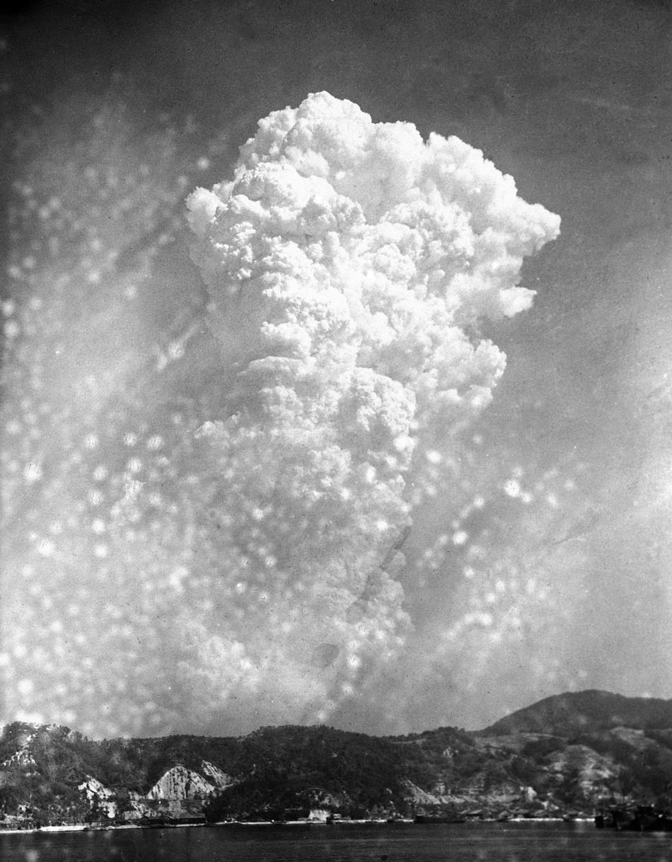 atomic_cloud_over_hiroshima_from_the_kure_naval_arsenal.jpg