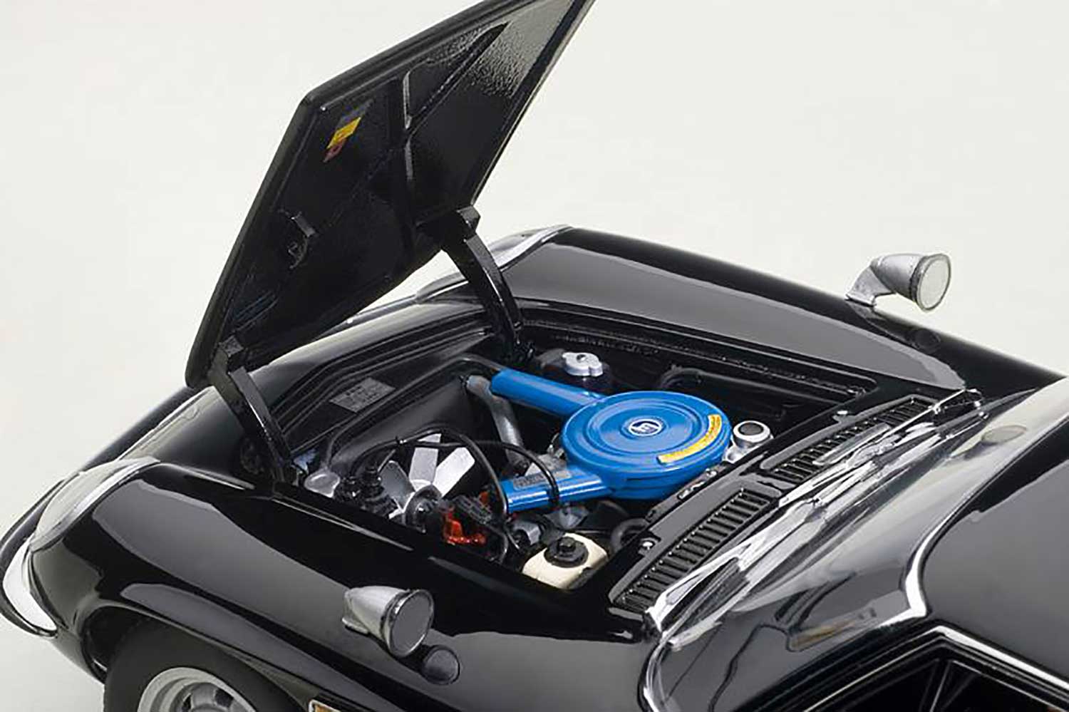 autoart-cosmo-engine-detail.jpg