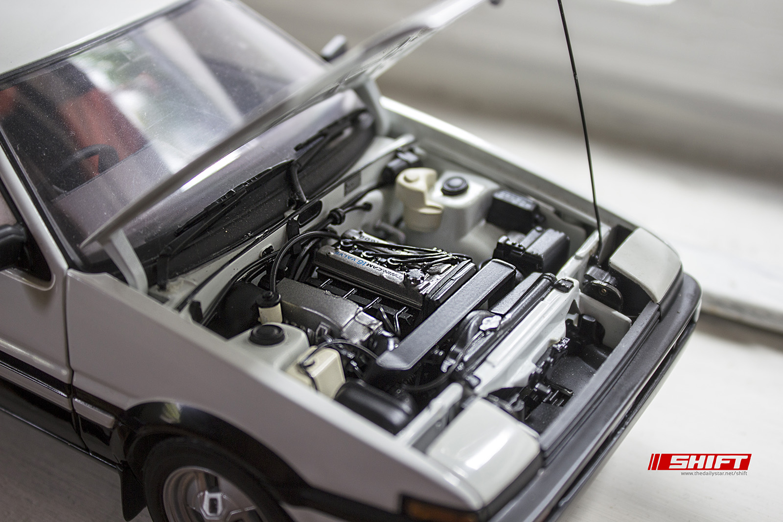 Autoart AE86 Toyota Trueno scale model engine