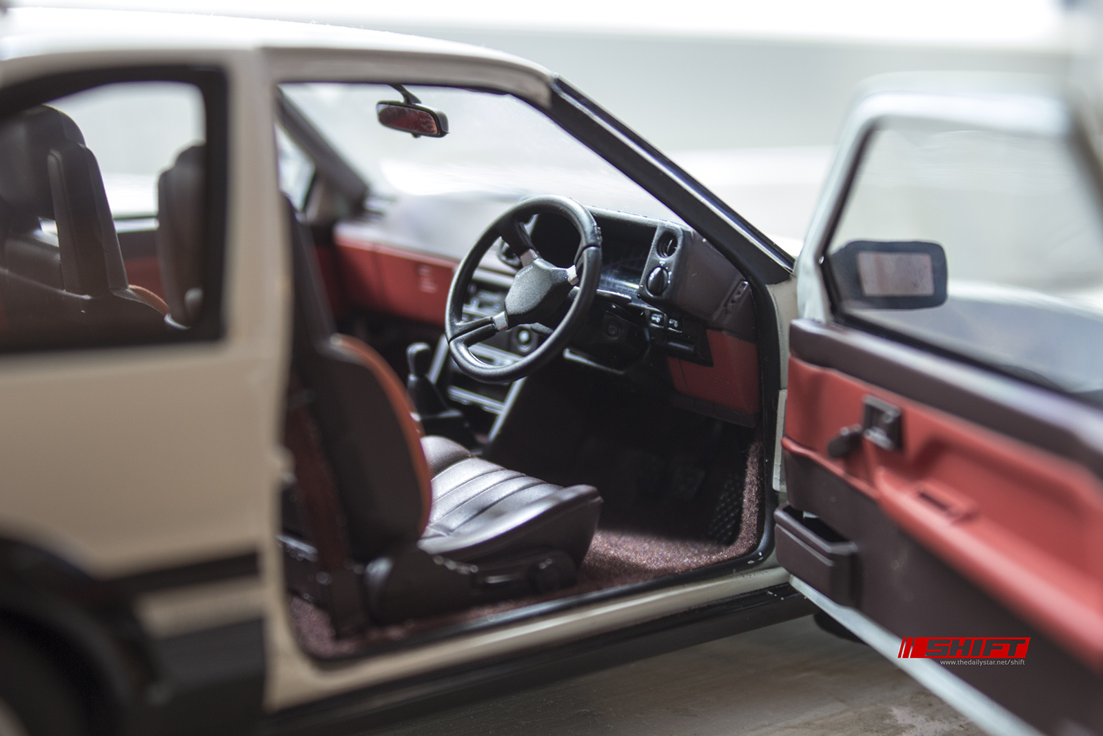 Autoart AE86 Toyota Trueno scale model interior 
