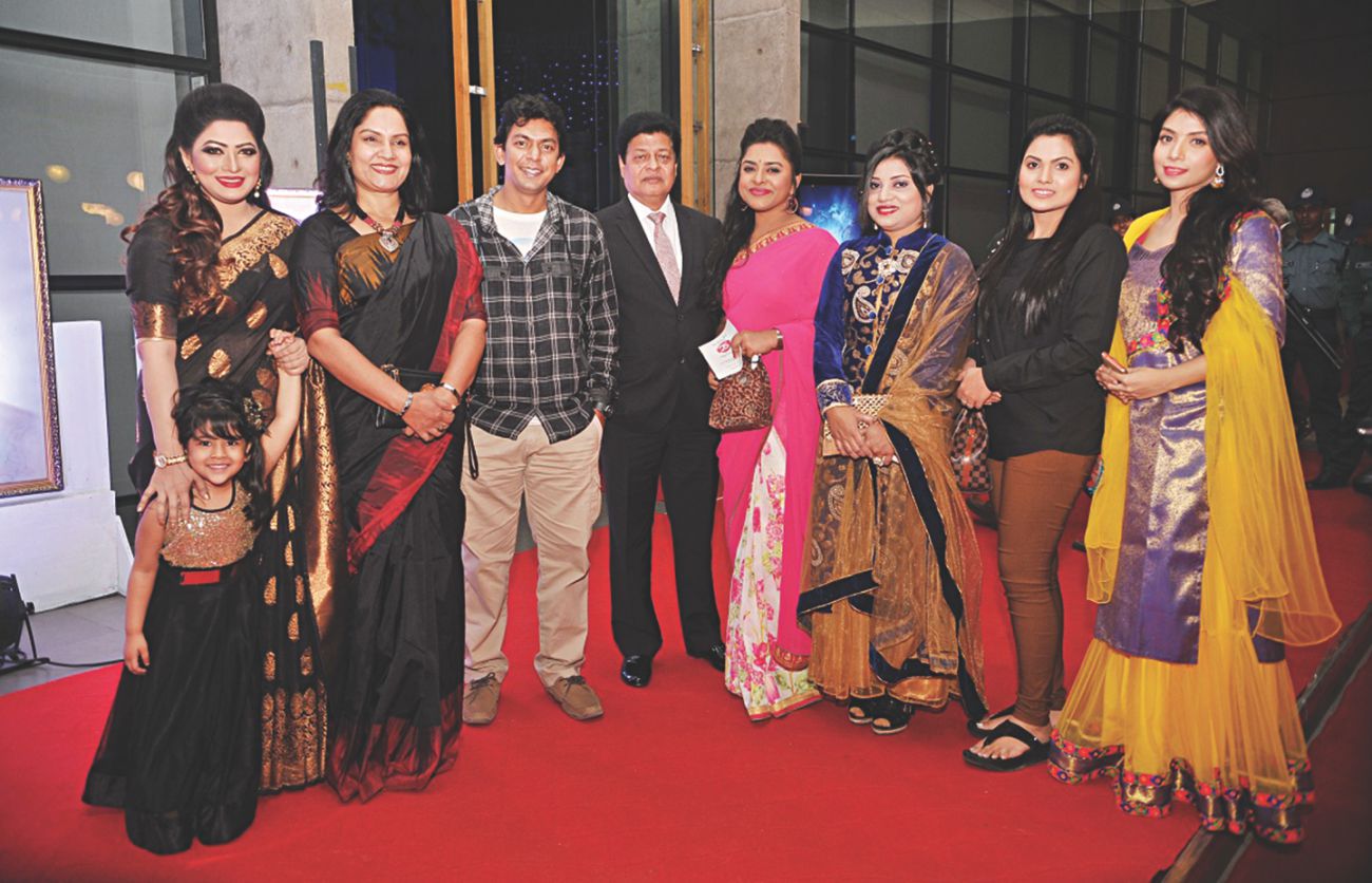 Badhon, Shahnaz Khushi, Chanchal, Faruq, Jyoti, Sabrin, Hasin and Nawshaba on the red carpet