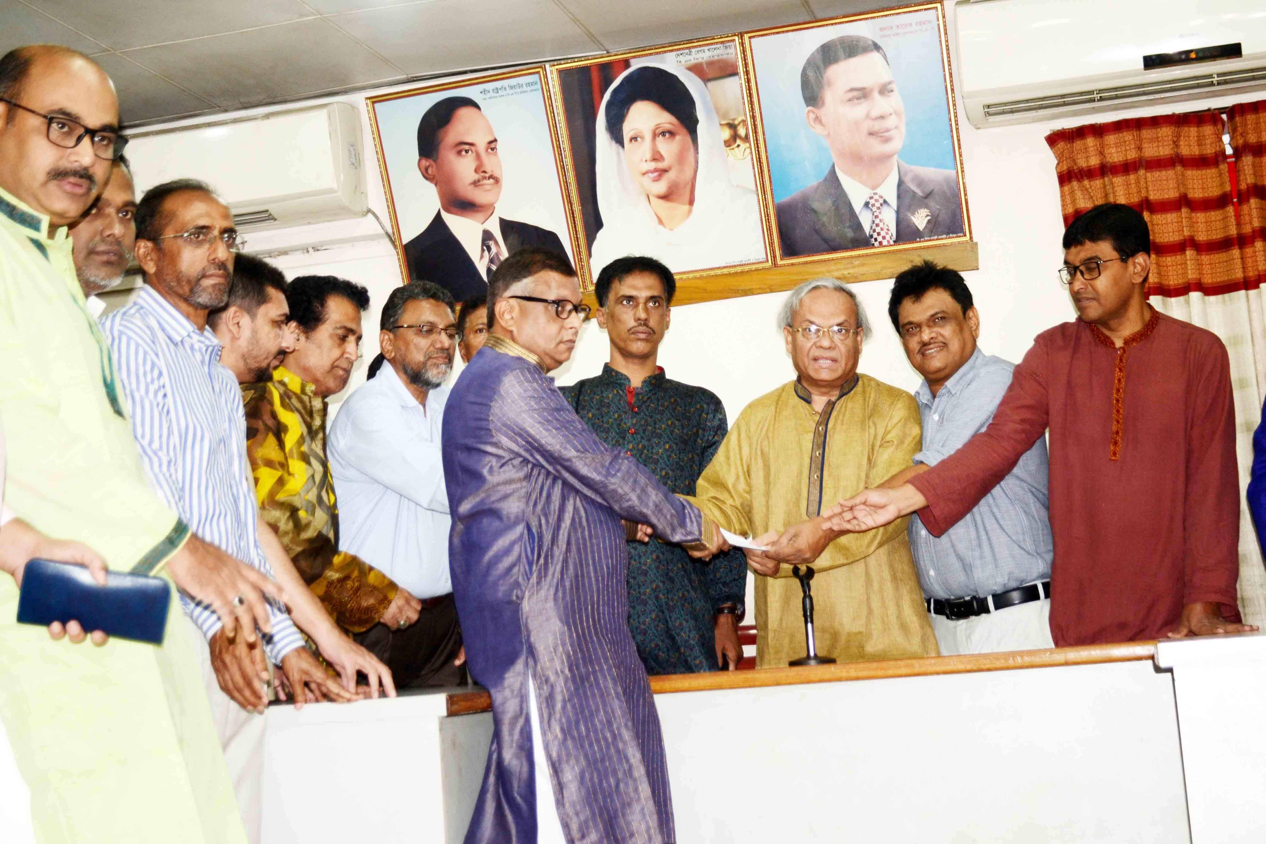 BNP mayor aspirants collect nomination