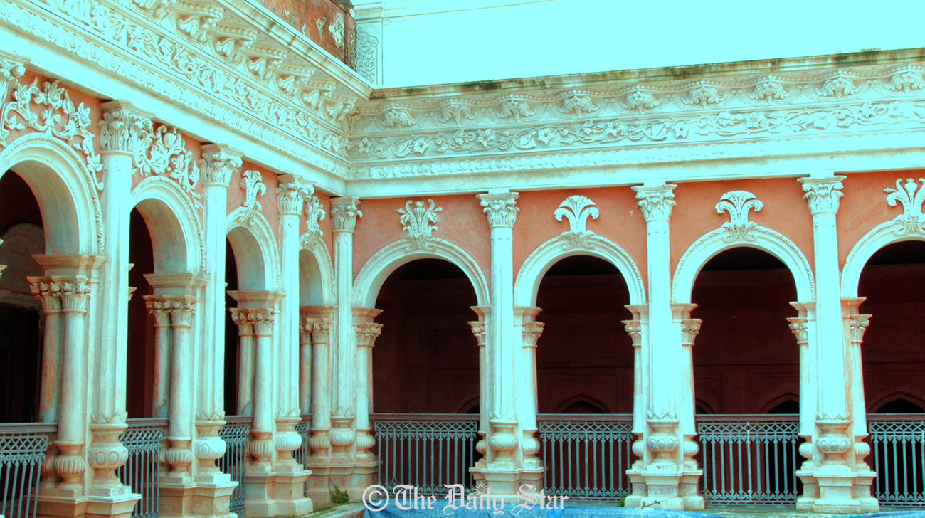 Boro-Sardarbari-wb.jpg