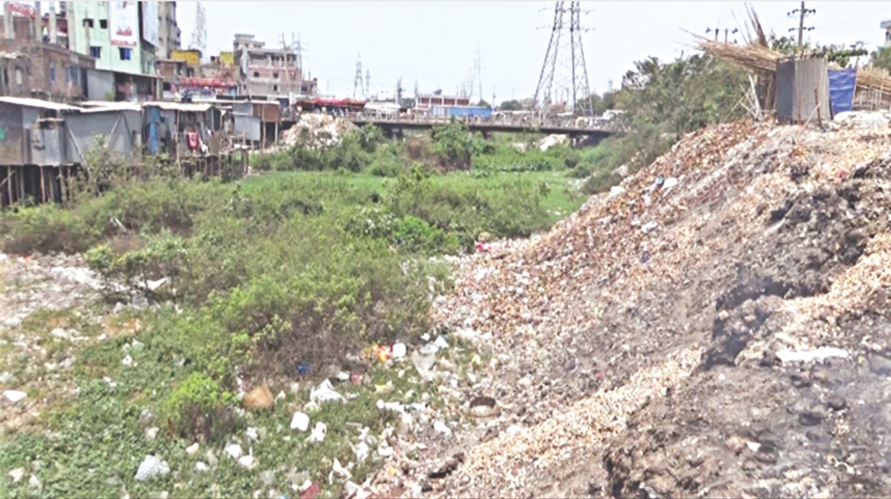 buriganga grabbing 2.jpg