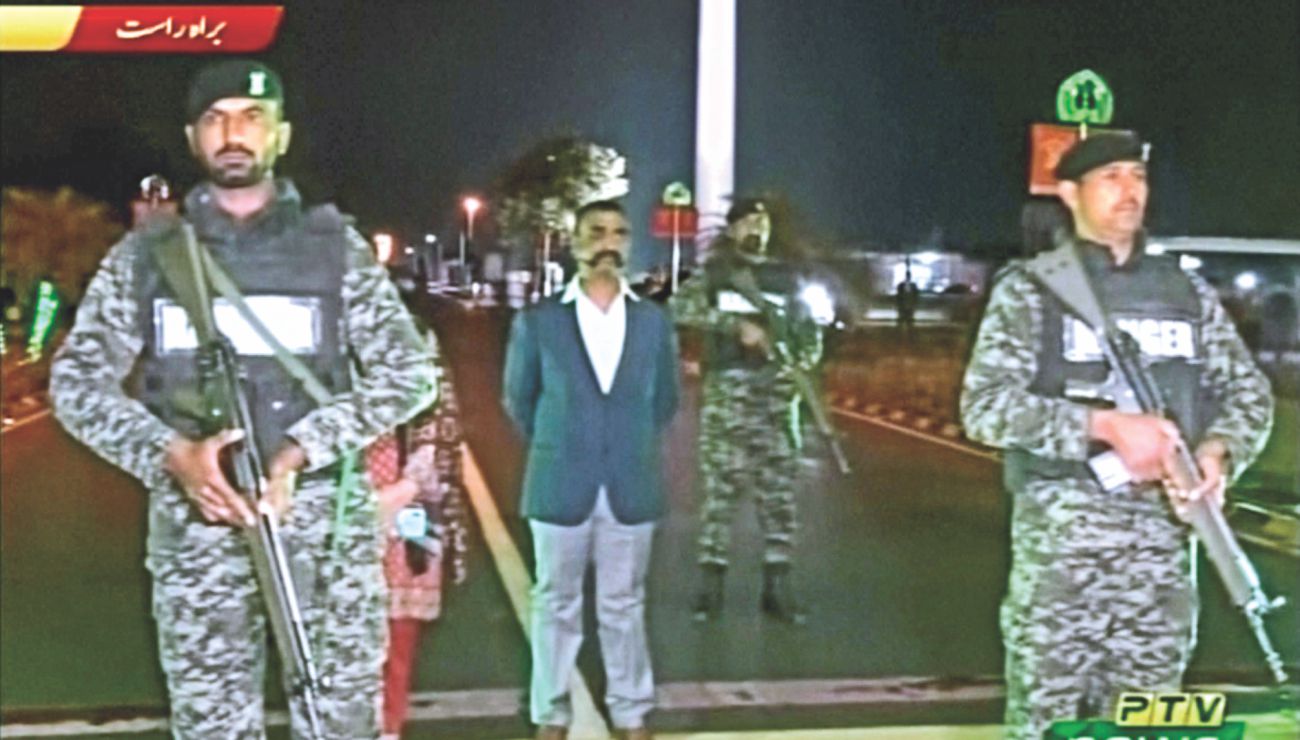 captured_indian_pilot.jpg