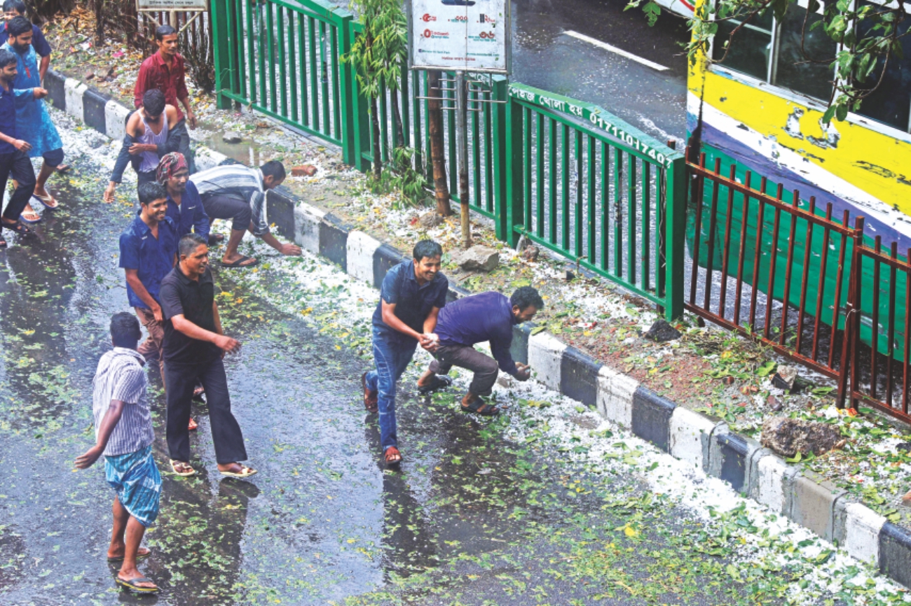 Dhaka hailstorm 3.jpg