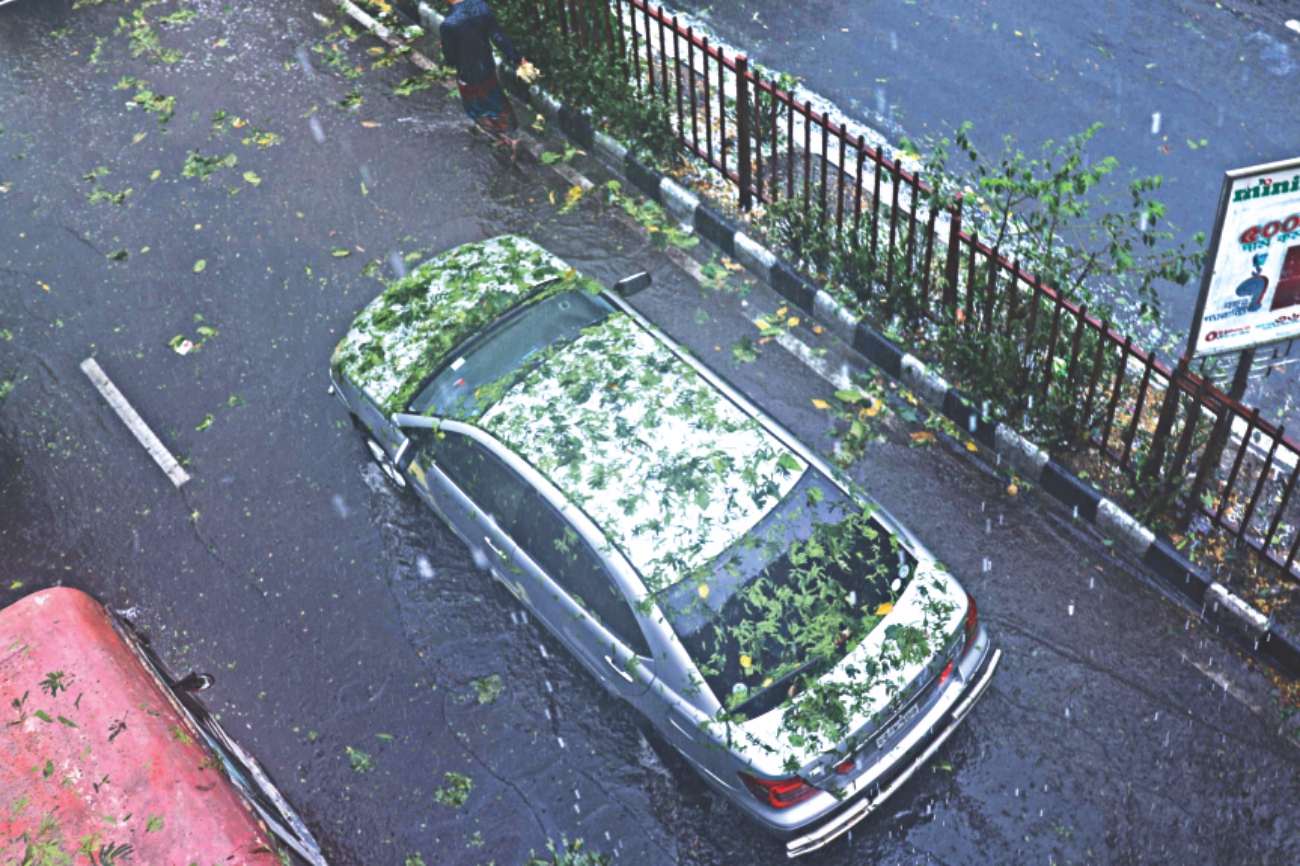 Dhaka hailstorm 4.jpg
