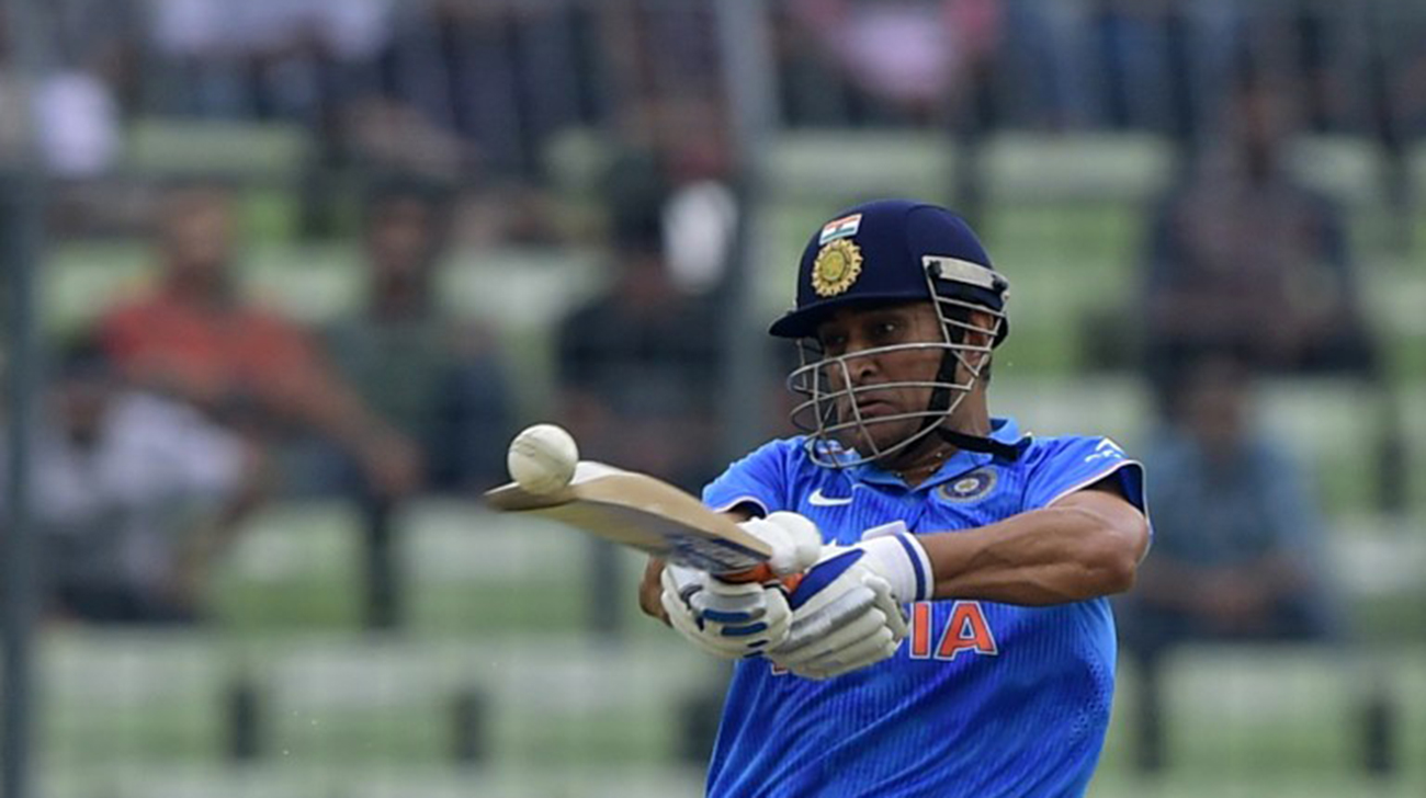 Dhoni-pulls.jpg-NS.jpg